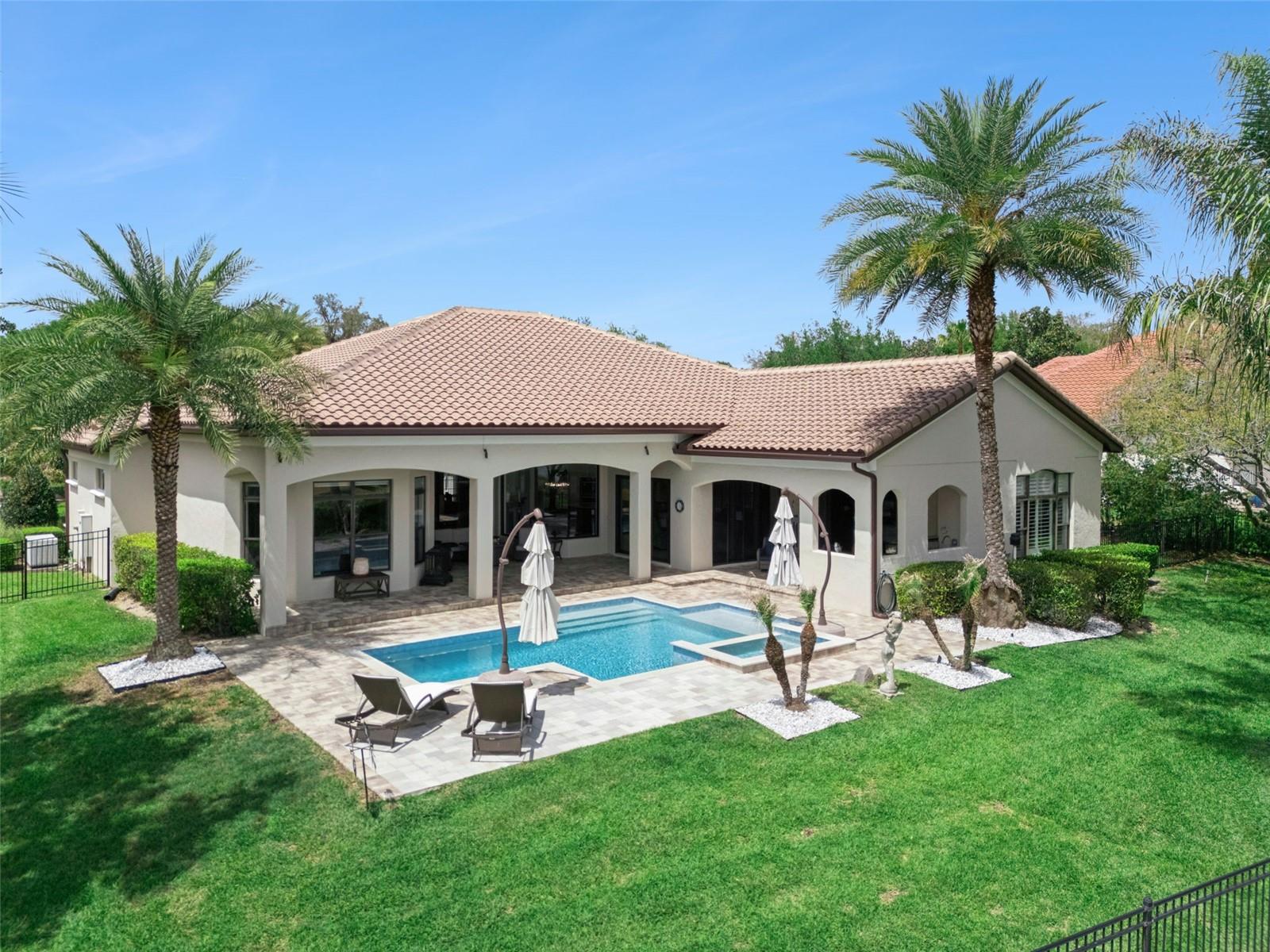 HEATHROW COUNTRY ESTATE HOMES - Residential