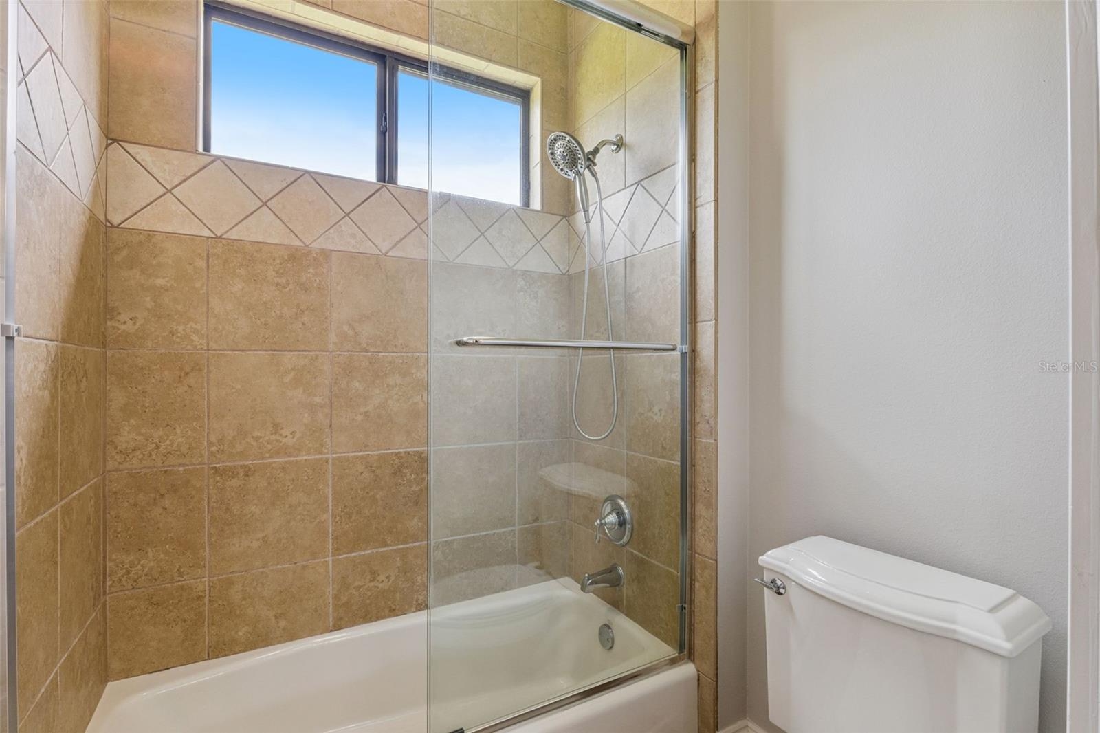 HEATHROW COUNTRY ESTATE HOMES - Residential