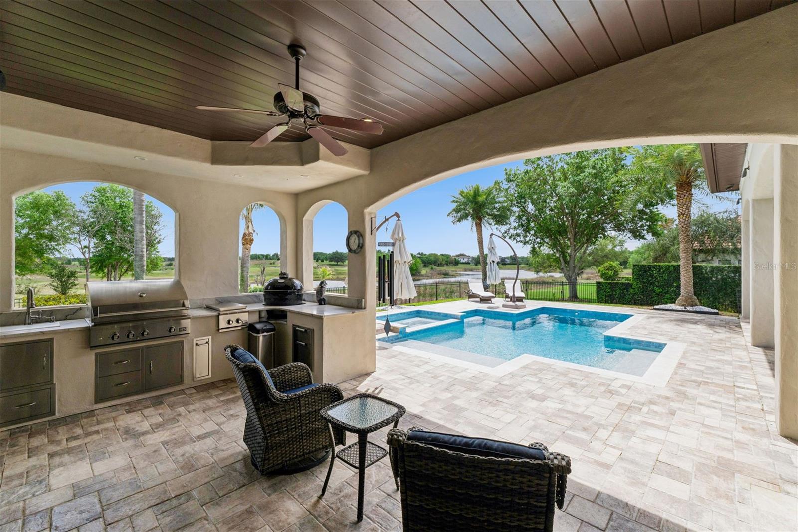 HEATHROW COUNTRY ESTATE HOMES - Residential