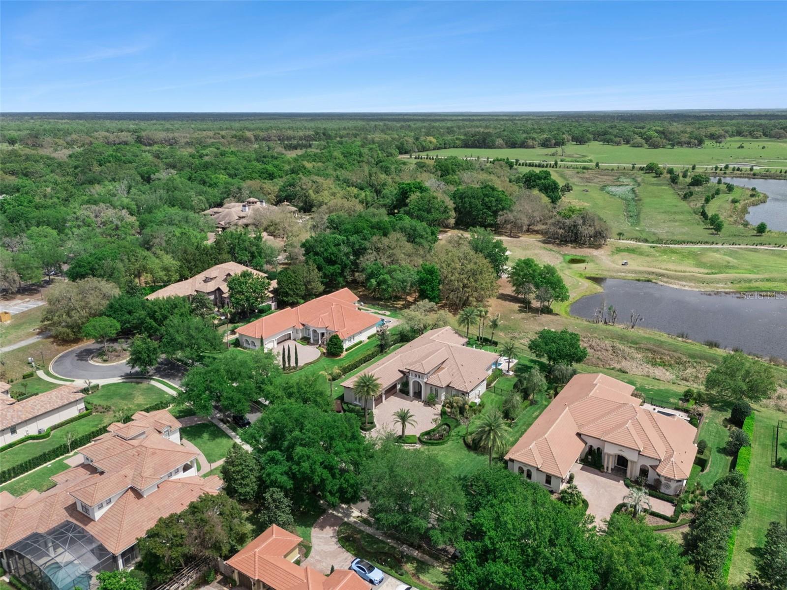 HEATHROW COUNTRY ESTATE HOMES - Residential