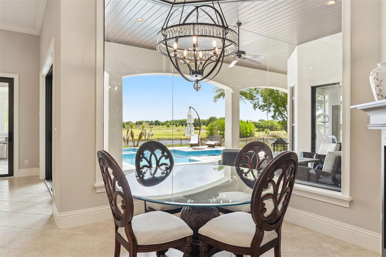 HEATHROW COUNTRY ESTATE HOMES - Residential