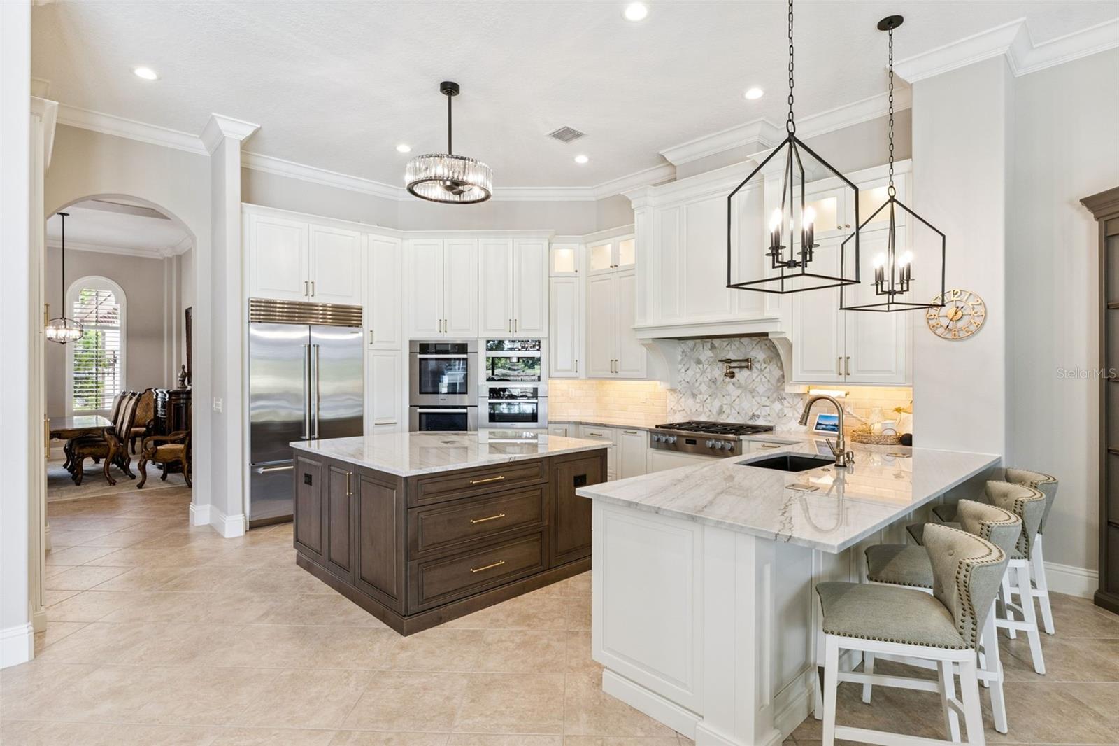 HEATHROW COUNTRY ESTATE HOMES - Residential