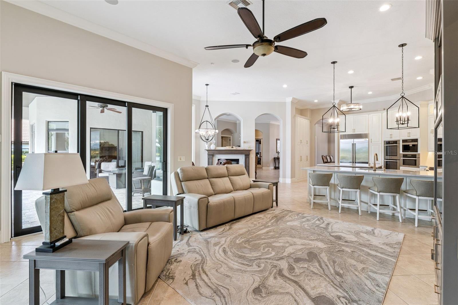 HEATHROW COUNTRY ESTATE HOMES - Residential