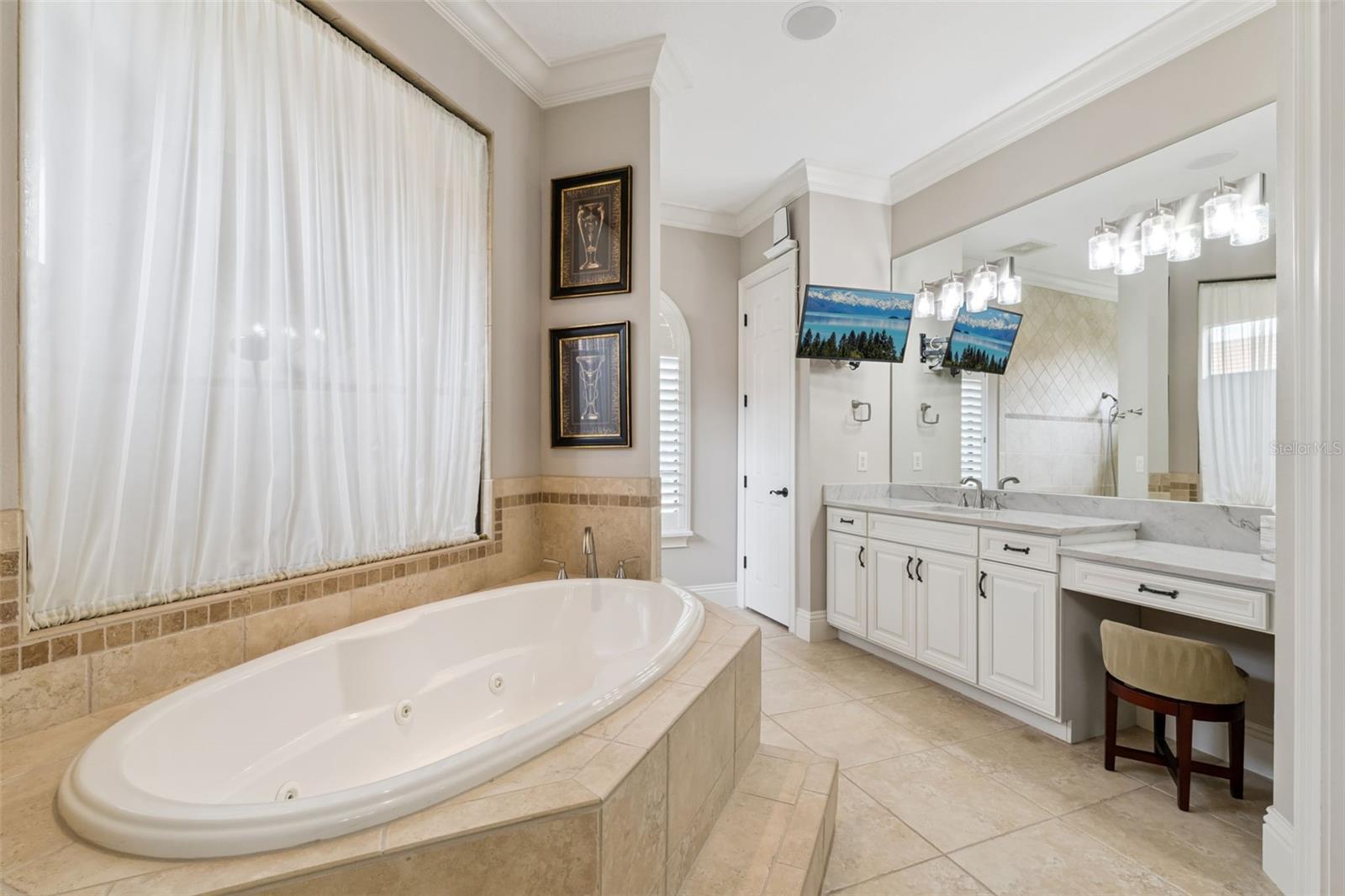 HEATHROW COUNTRY ESTATE HOMES - Residential