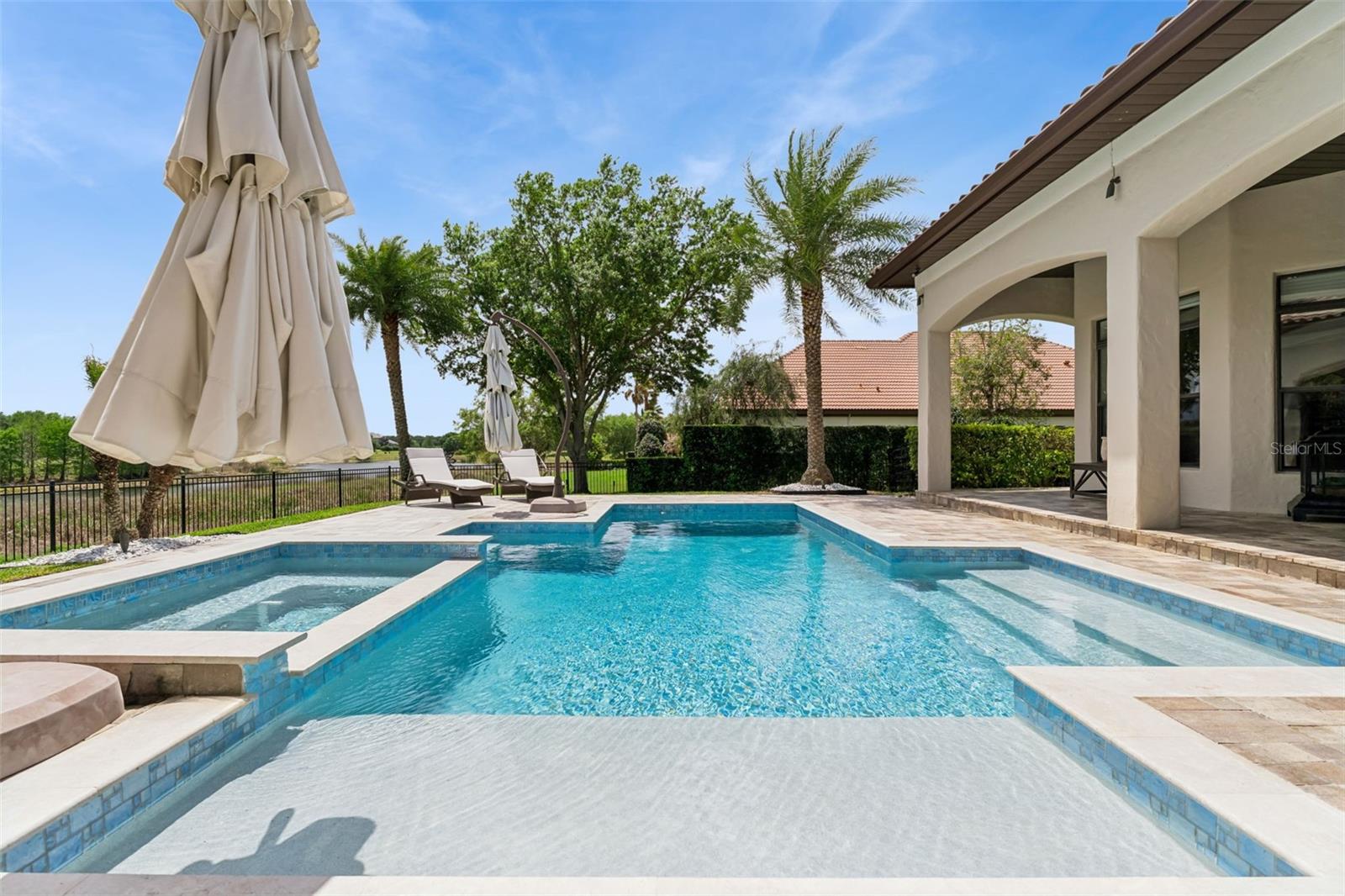 HEATHROW COUNTRY ESTATE HOMES - Residential