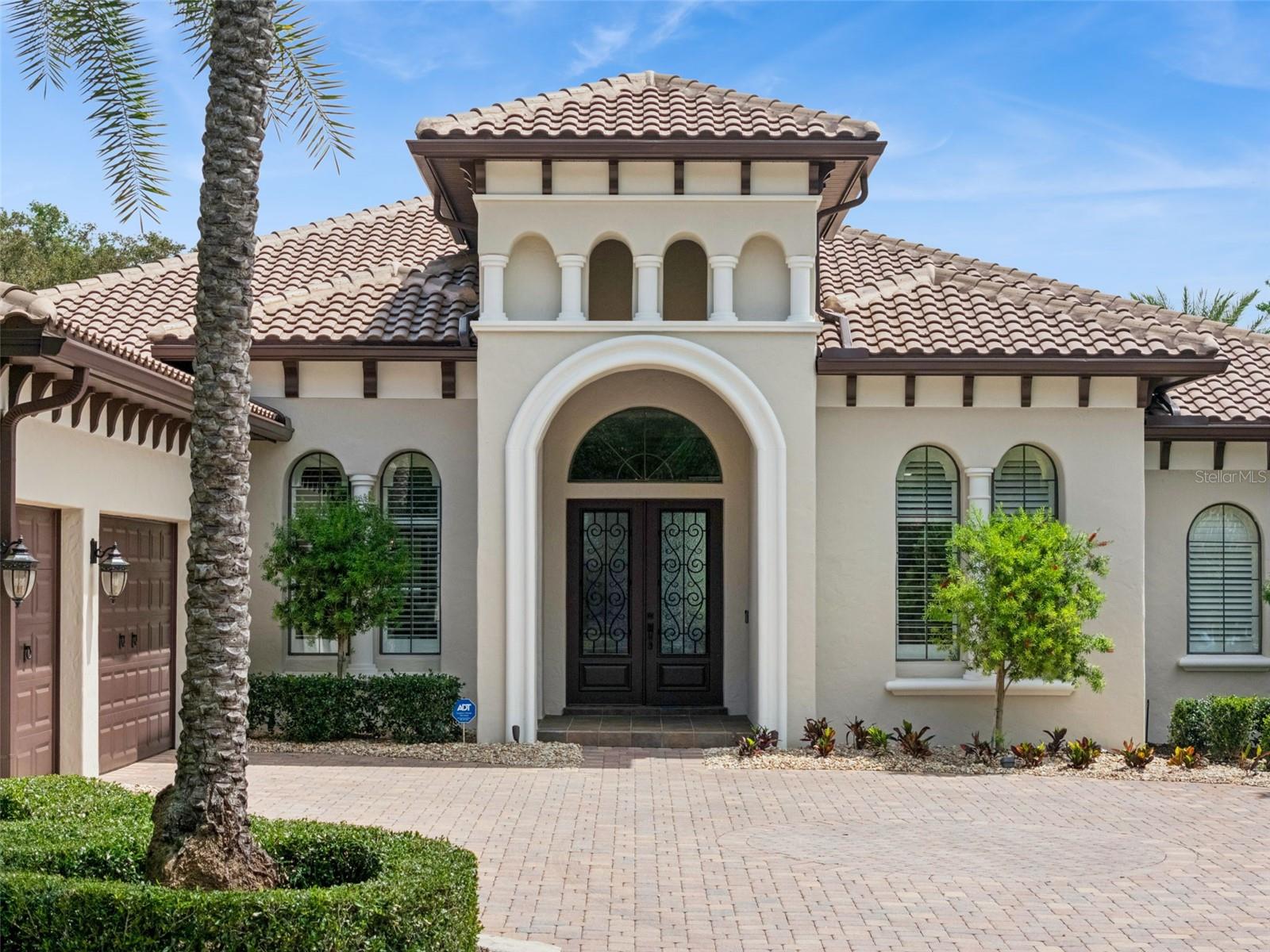 HEATHROW COUNTRY ESTATE HOMES - Residential