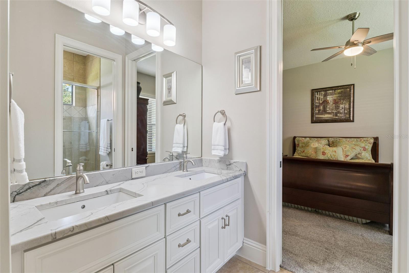 HEATHROW COUNTRY ESTATE HOMES - Residential