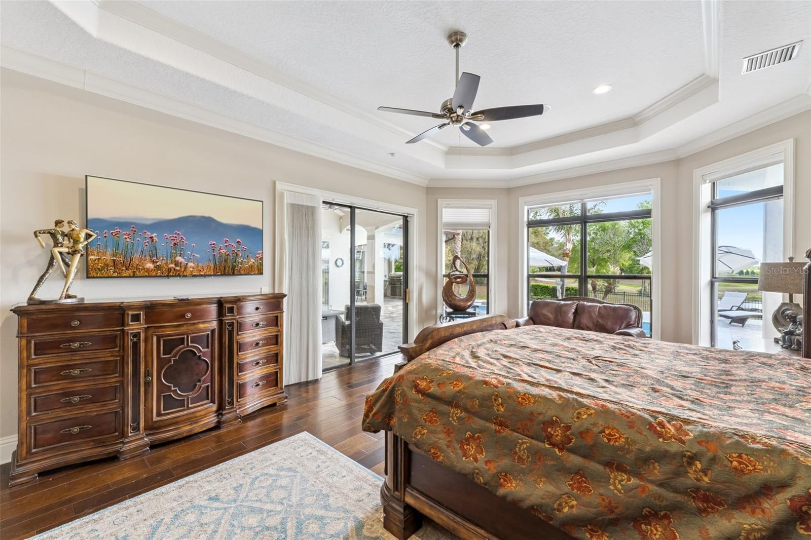 HEATHROW COUNTRY ESTATE HOMES - Residential