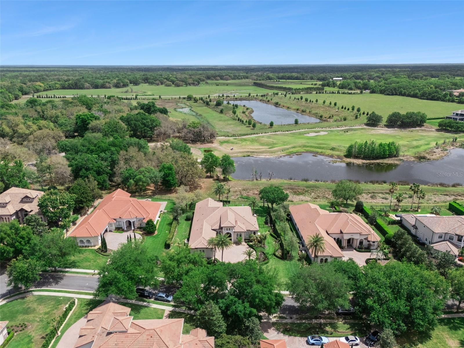 HEATHROW COUNTRY ESTATE HOMES - Residential