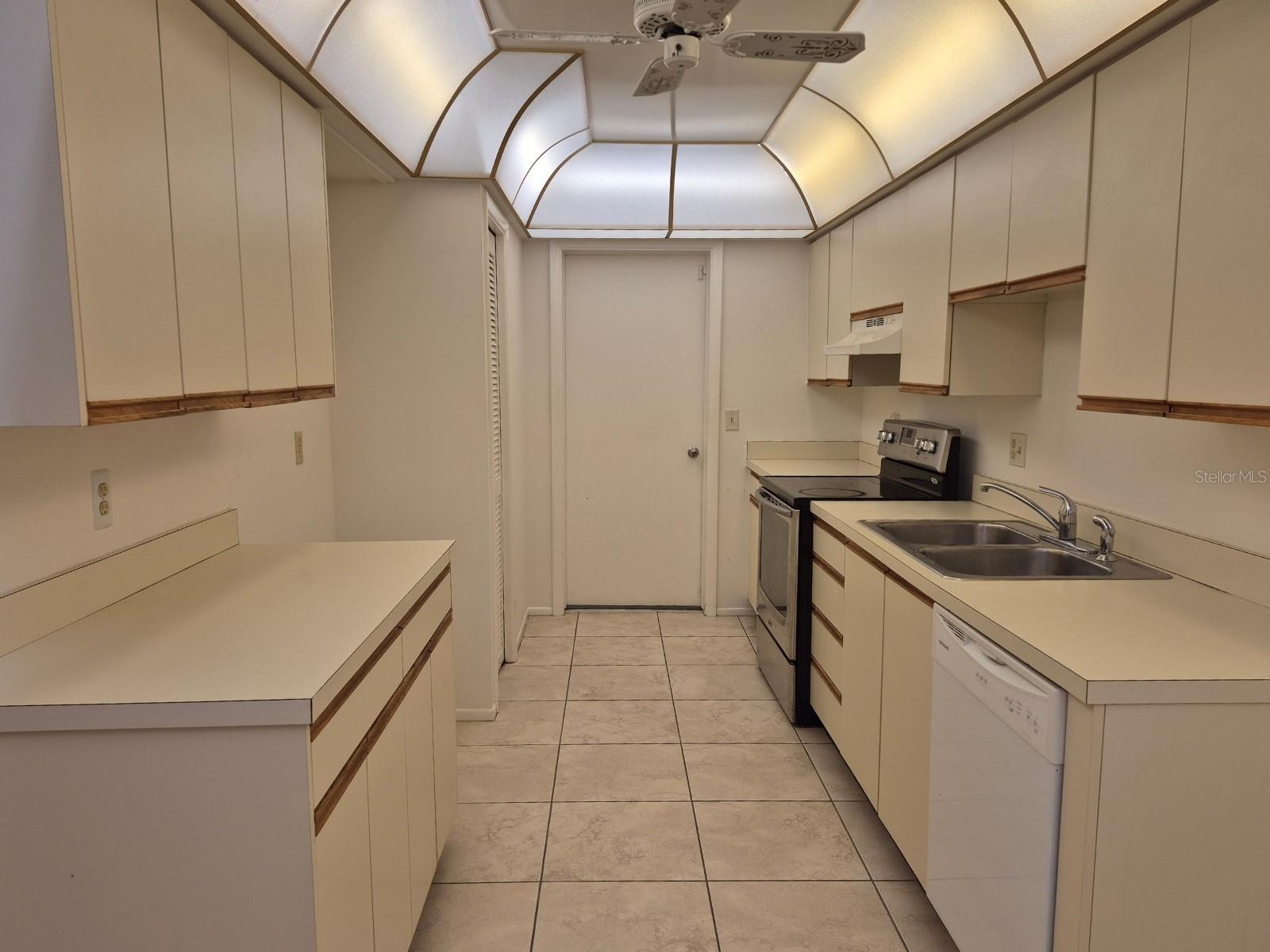 GREEN DOLPHIN PARK VILLAS CONDO - Residential