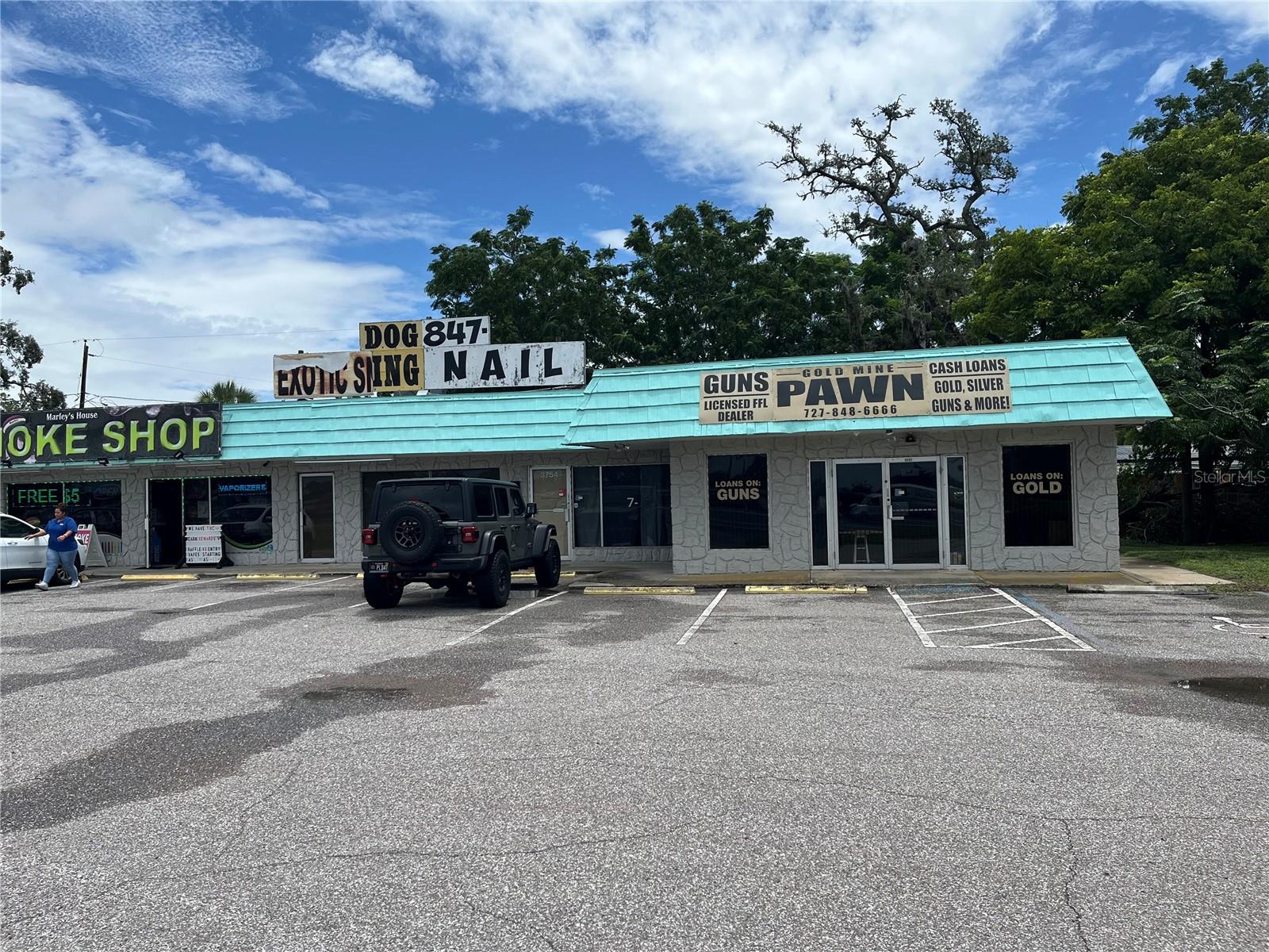 GREAT Business Opportunity Location!!! 1,200 sq. ft. Unit. FOR LEASE! GREAT US HWY 19 LOCATION!!! Just south of SR 54 0n East side of US Hwy 19. Great for nail salon, ice cream shop, coffee shop, deli/sandwich shop, gym, Pawn shop, professional office and so much more!