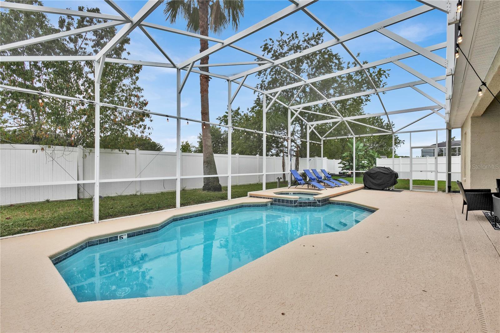 SAND HILL POINT - Residential