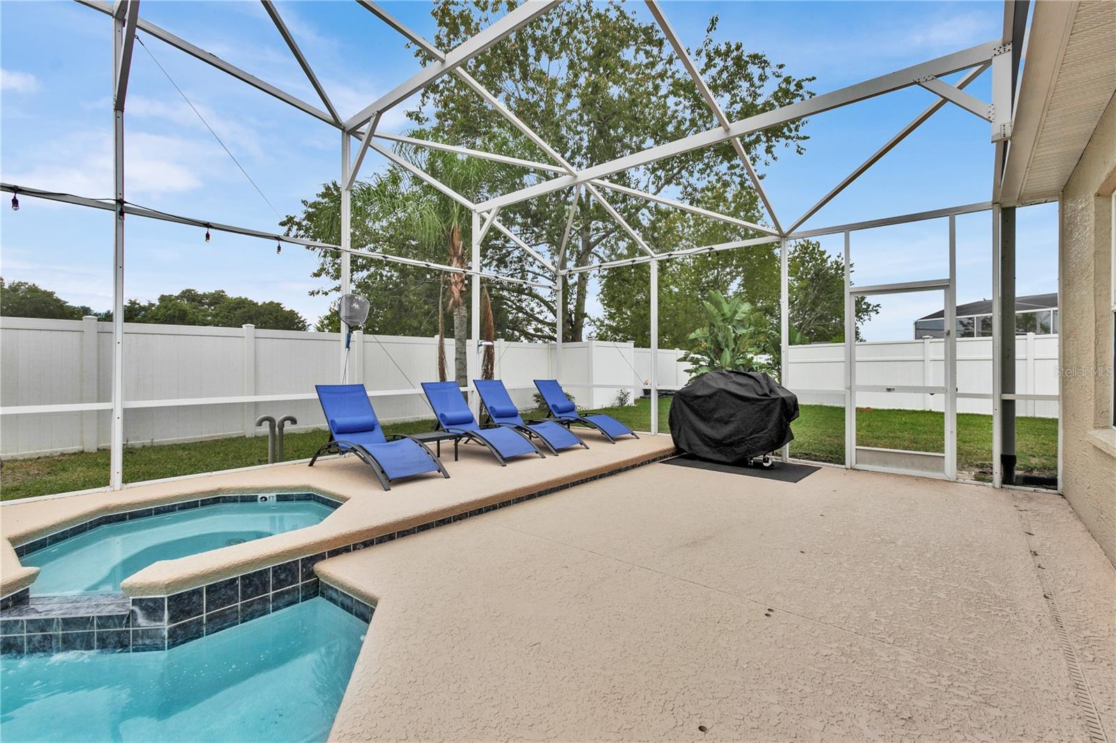 SAND HILL POINT - Residential