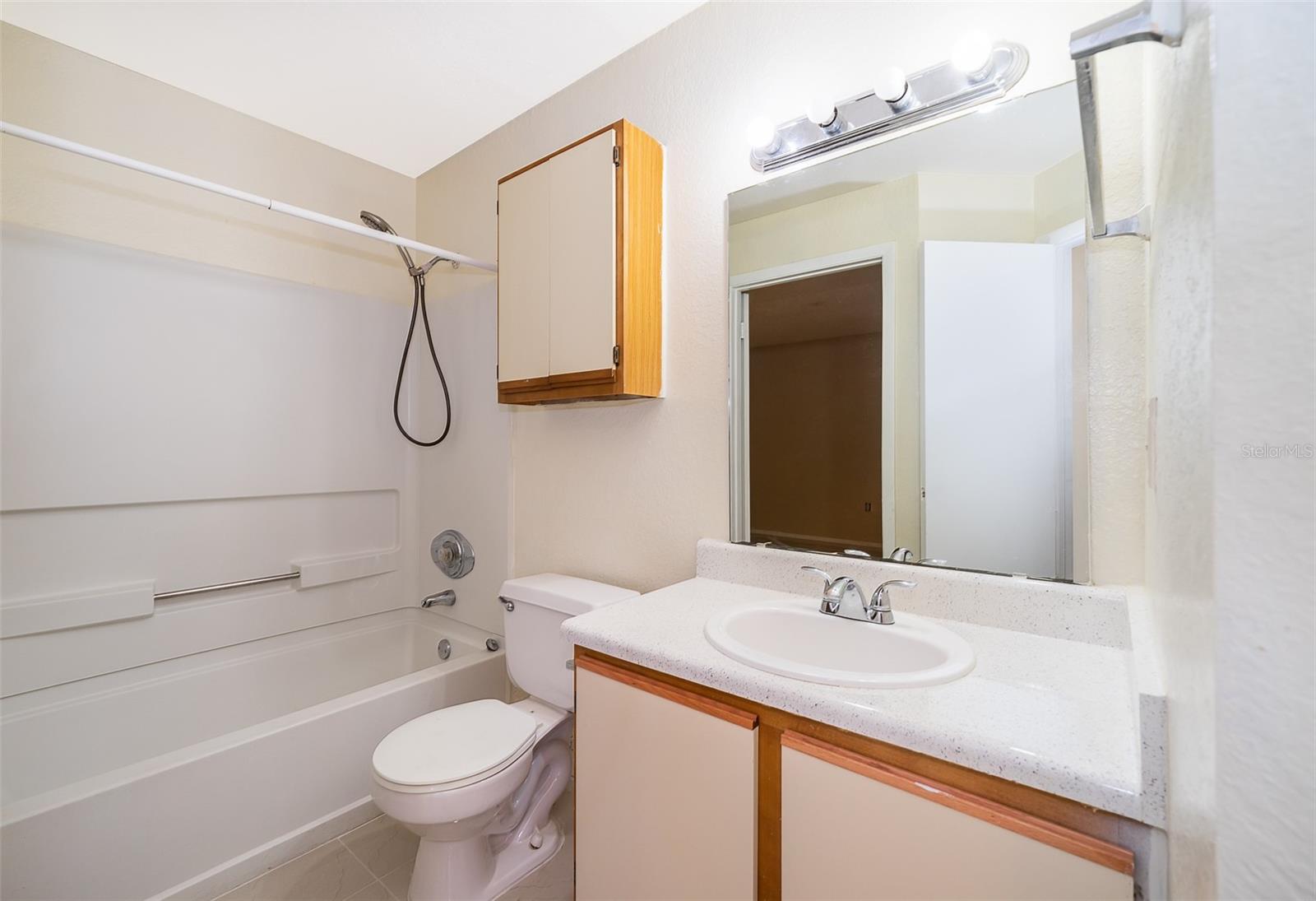 LANDING A CONDO - Residential Lease