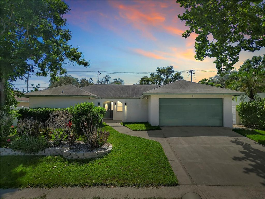 Photo of 105 Foxwood Drive, Brandon, FL 33510 (MLS # TB8509276)