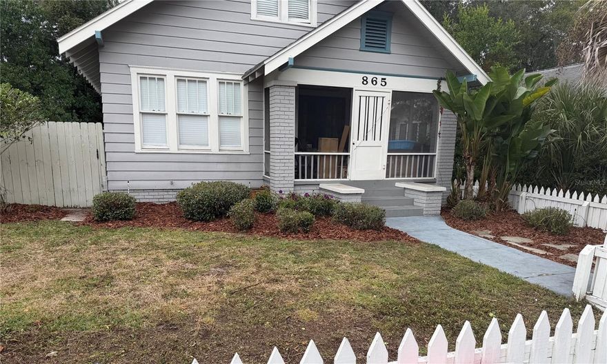 Quaint one bedroom unit walking distance to Park Avenue and Rollins College. This well-maintained space features a full kitchen, a new washer & dryer, fresh paint, and new cordless blinds throughout. Enjoy a private back porch, fully fenced yard, and ample rear parking. Prime Winter Park location with classic charm and modern updates.