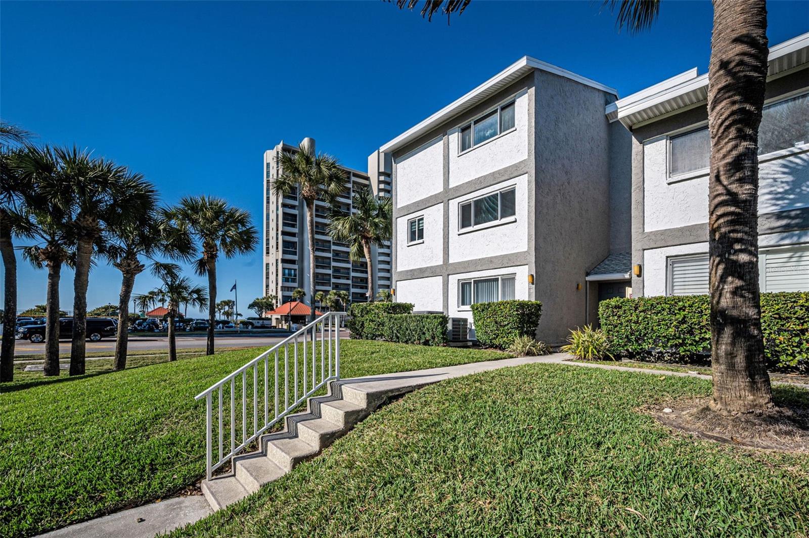 SAND KEY CONDO-BAYSIDE GARDENS III - Residential