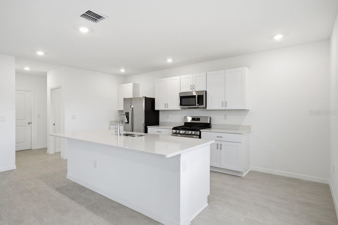 7476 SANDSTONE DRIVE