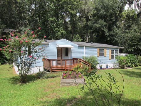 A home in TAVARES