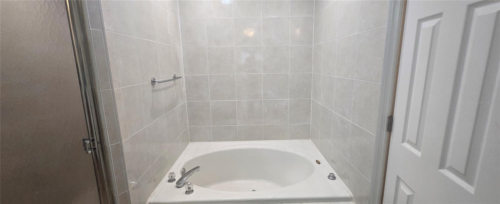 LAKE HIGHLAND HEIGHTS - Residential Lease