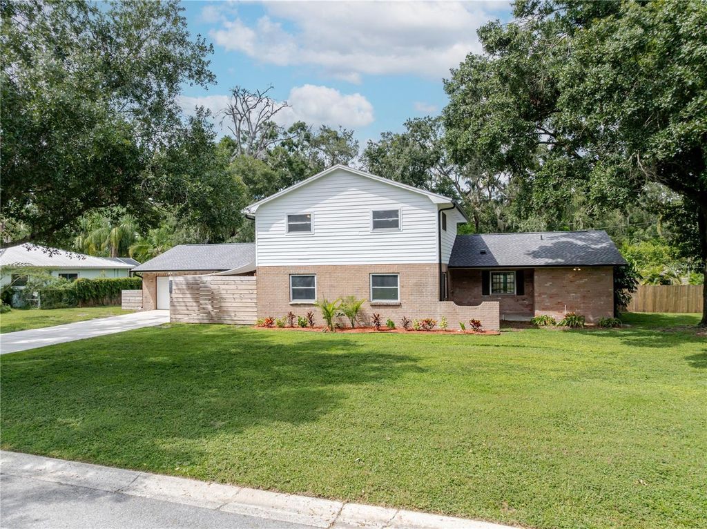Photo of 2806 Springdell Circle, Valrico, FL 33596 (MLS # TB8424371)