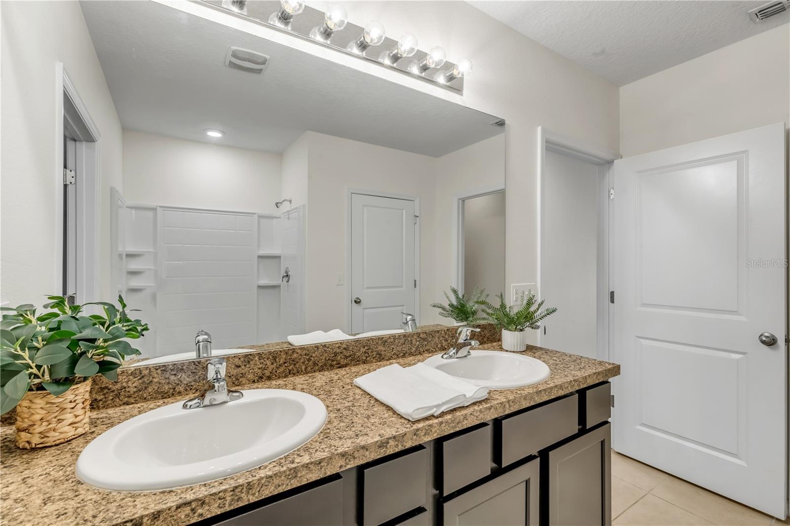 LAKE DIAMOND - Residential