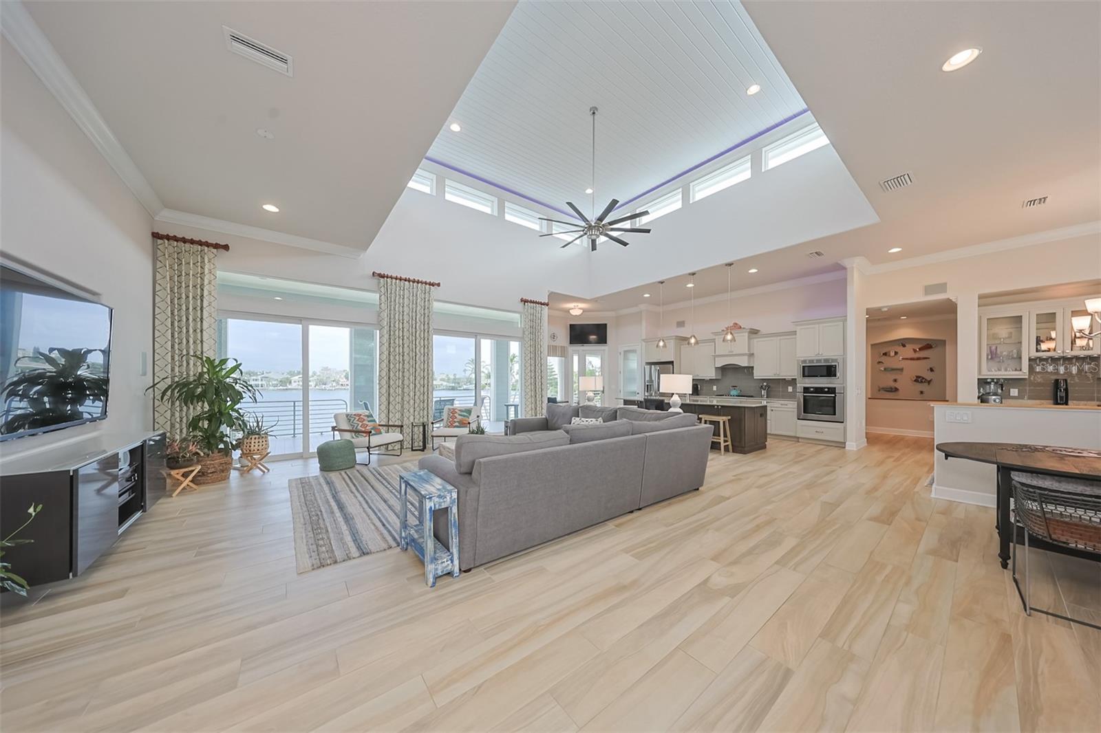 LONE PALM BEACH 1ST ADD - Residential