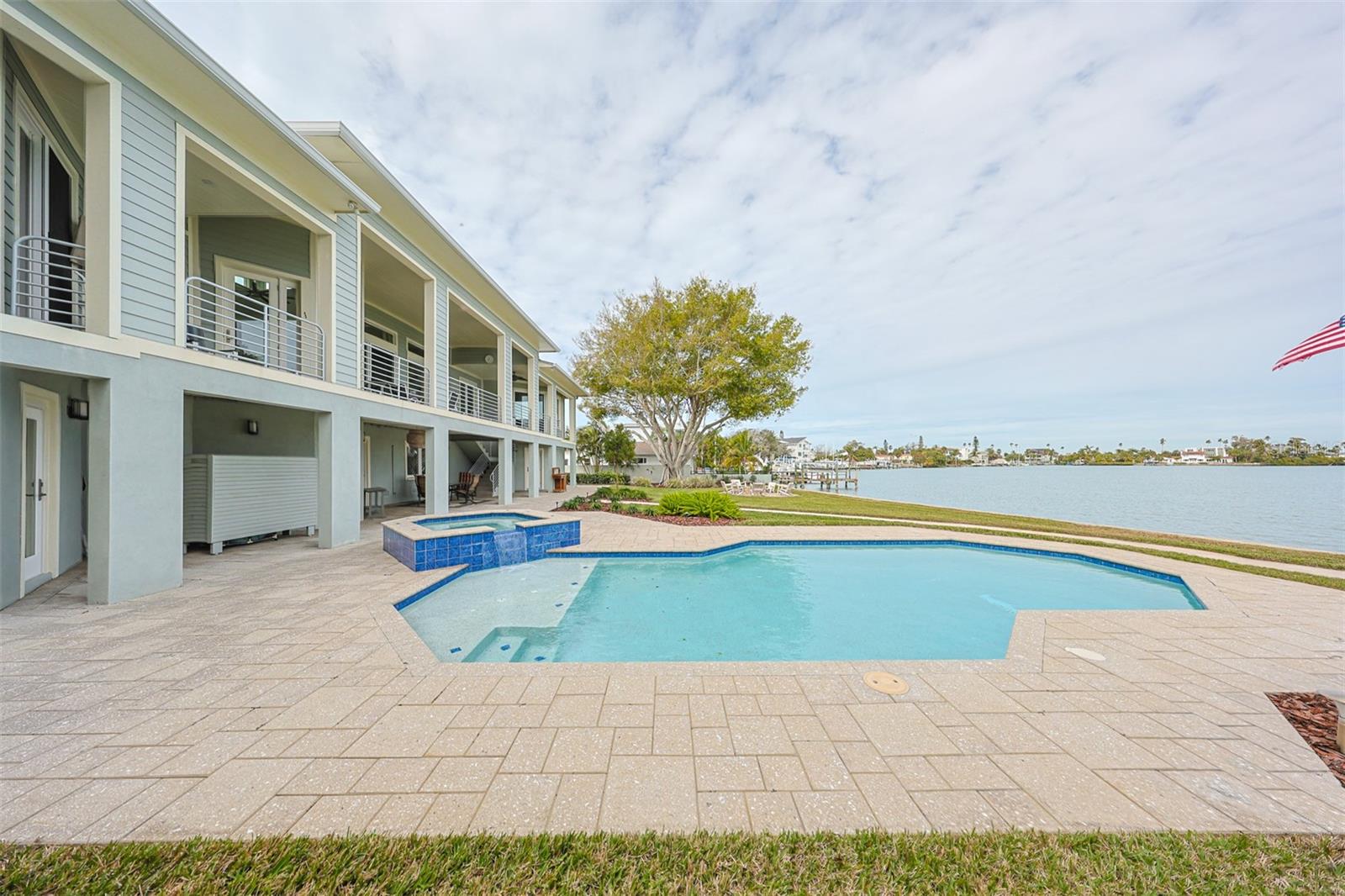 LONE PALM BEACH 1ST ADD - Residential