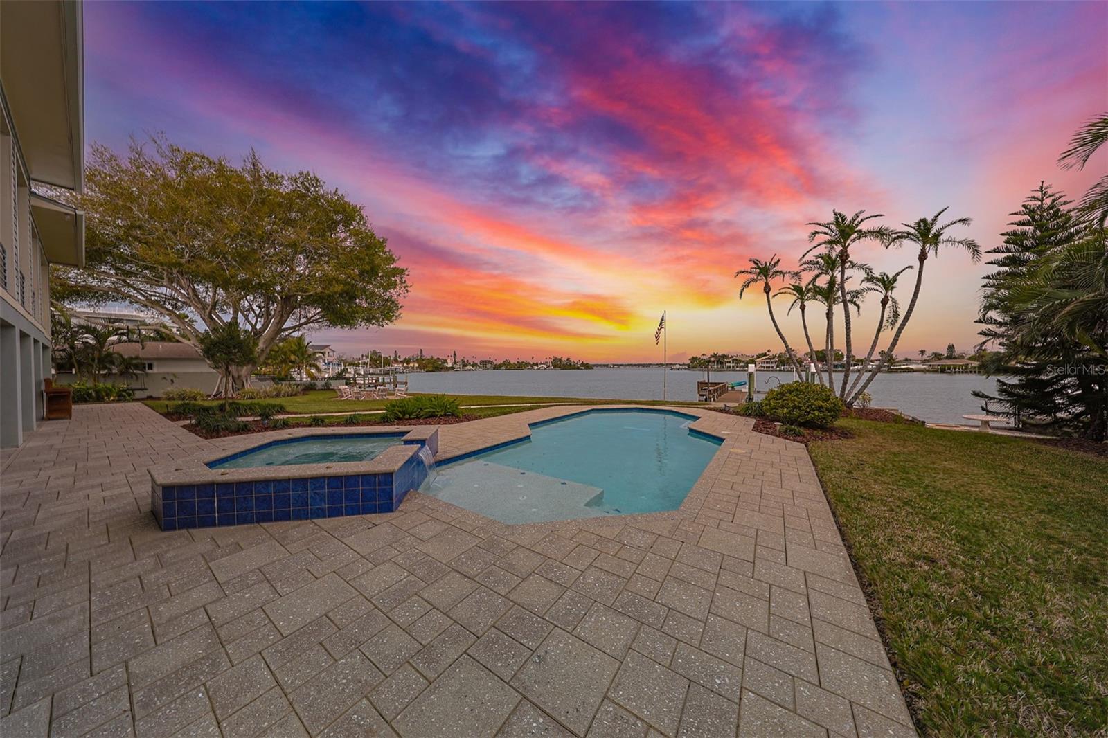 LONE PALM BEACH 1ST ADD - Residential