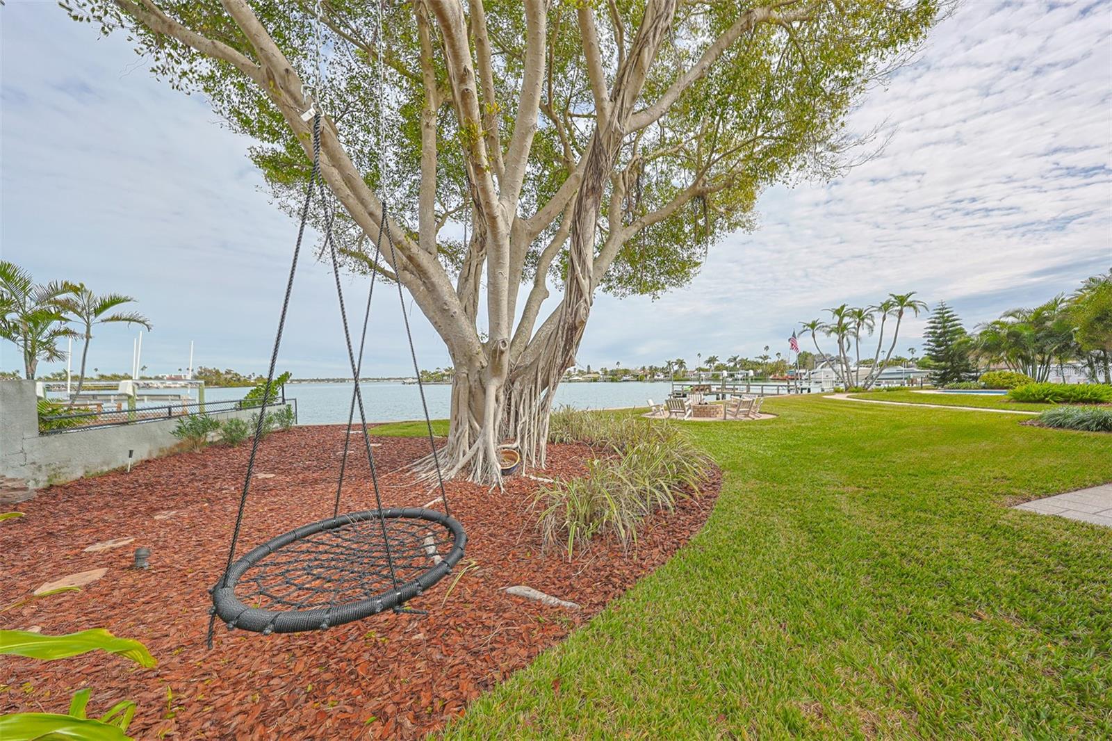 LONE PALM BEACH 1ST ADD - Residential