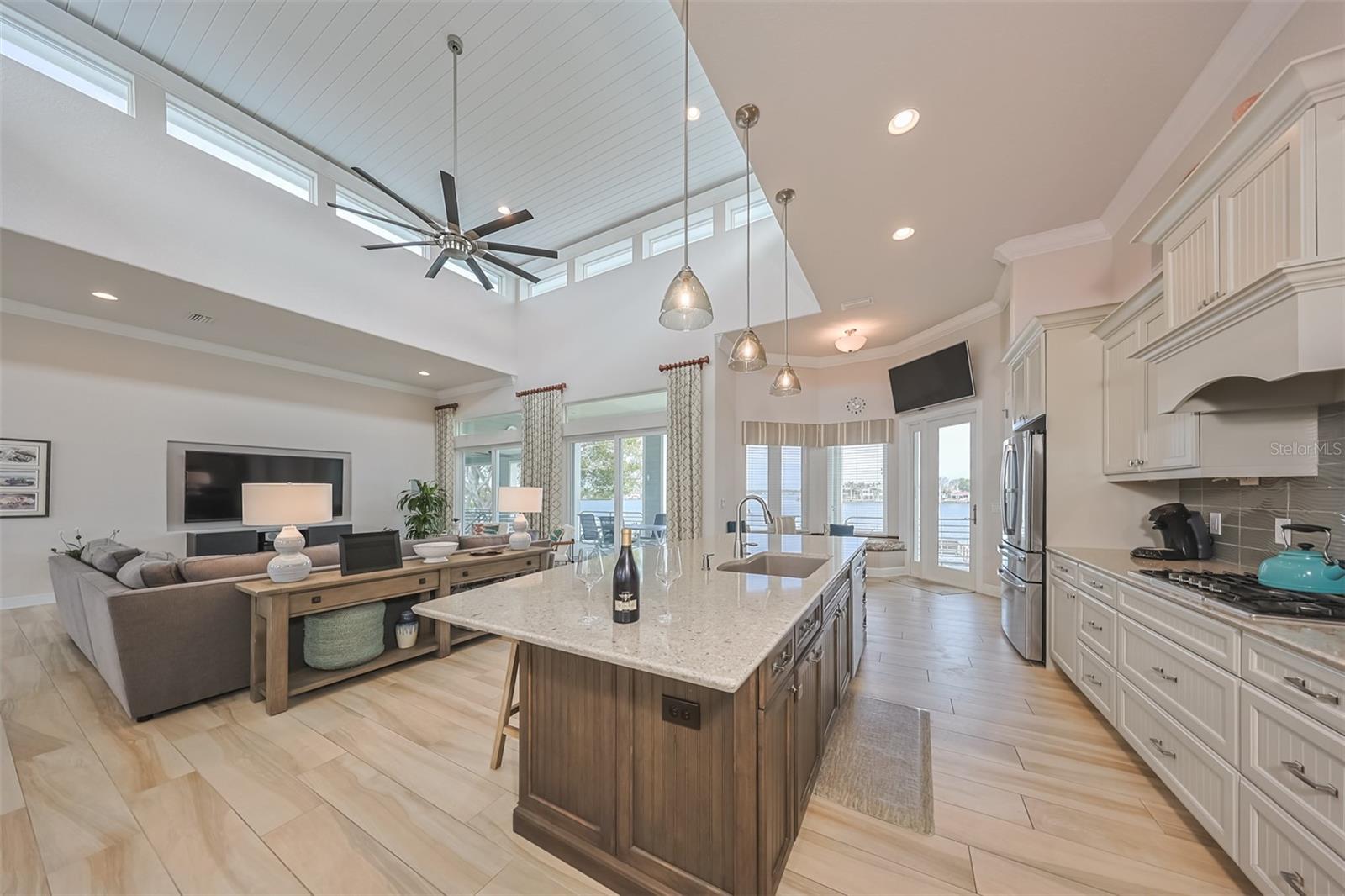 LONE PALM BEACH 1ST ADD - Residential