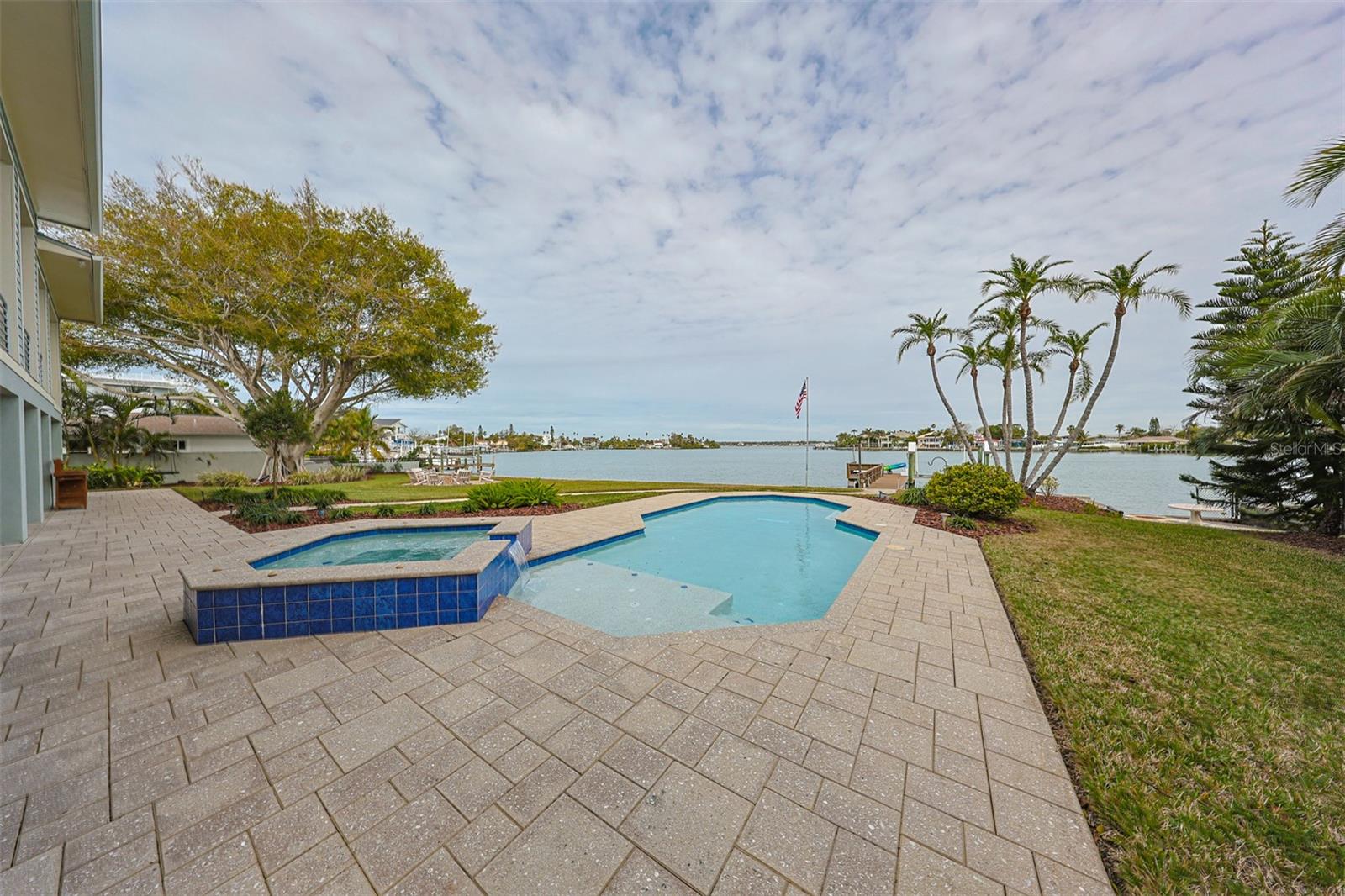 LONE PALM BEACH 1ST ADD - Residential