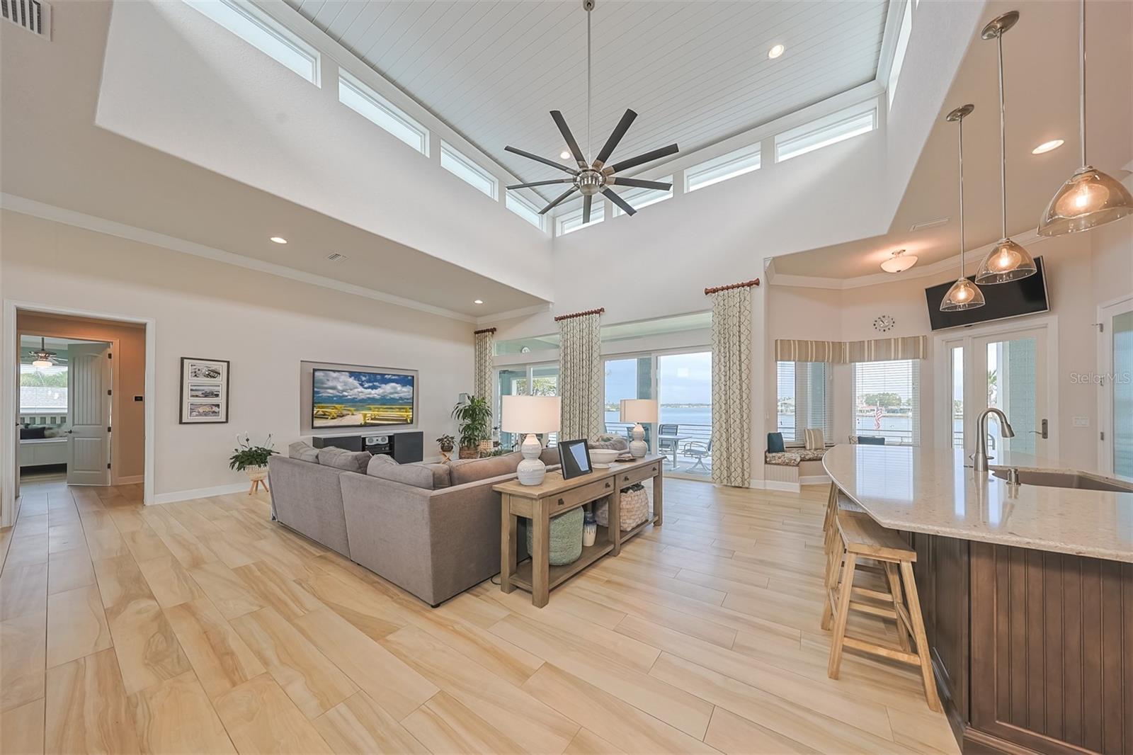 LONE PALM BEACH 1ST ADD - Residential