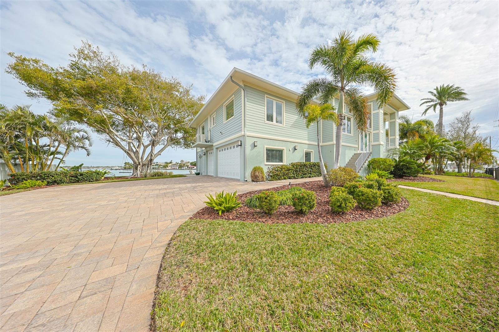 LONE PALM BEACH 1ST ADD - Residential