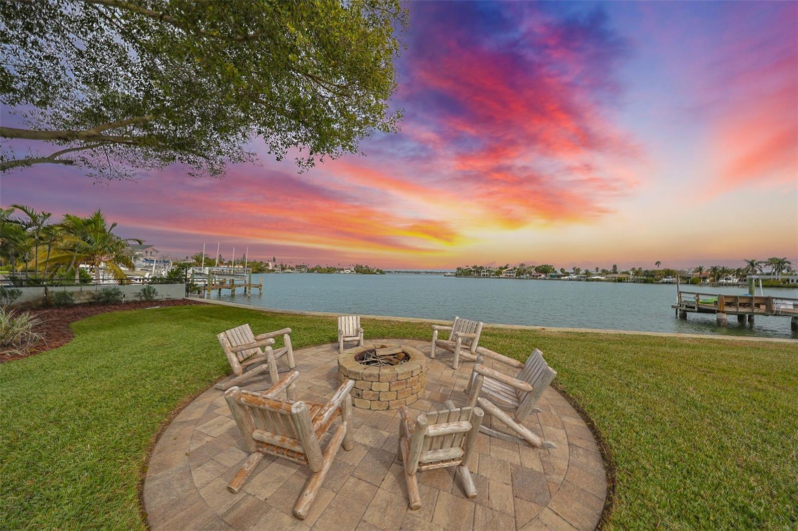 LONE PALM BEACH 1ST ADD - Residential