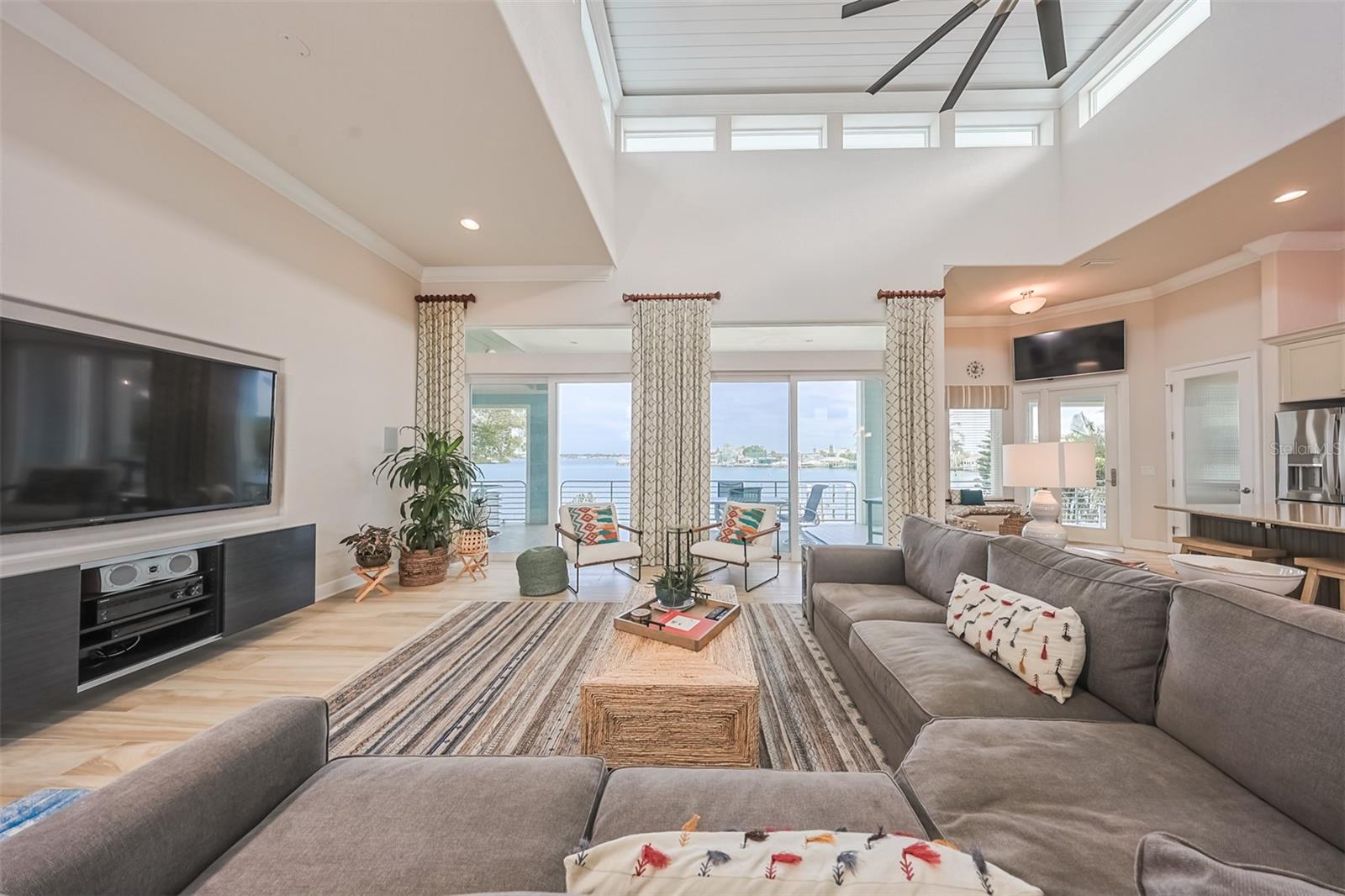 LONE PALM BEACH 1ST ADD - Residential