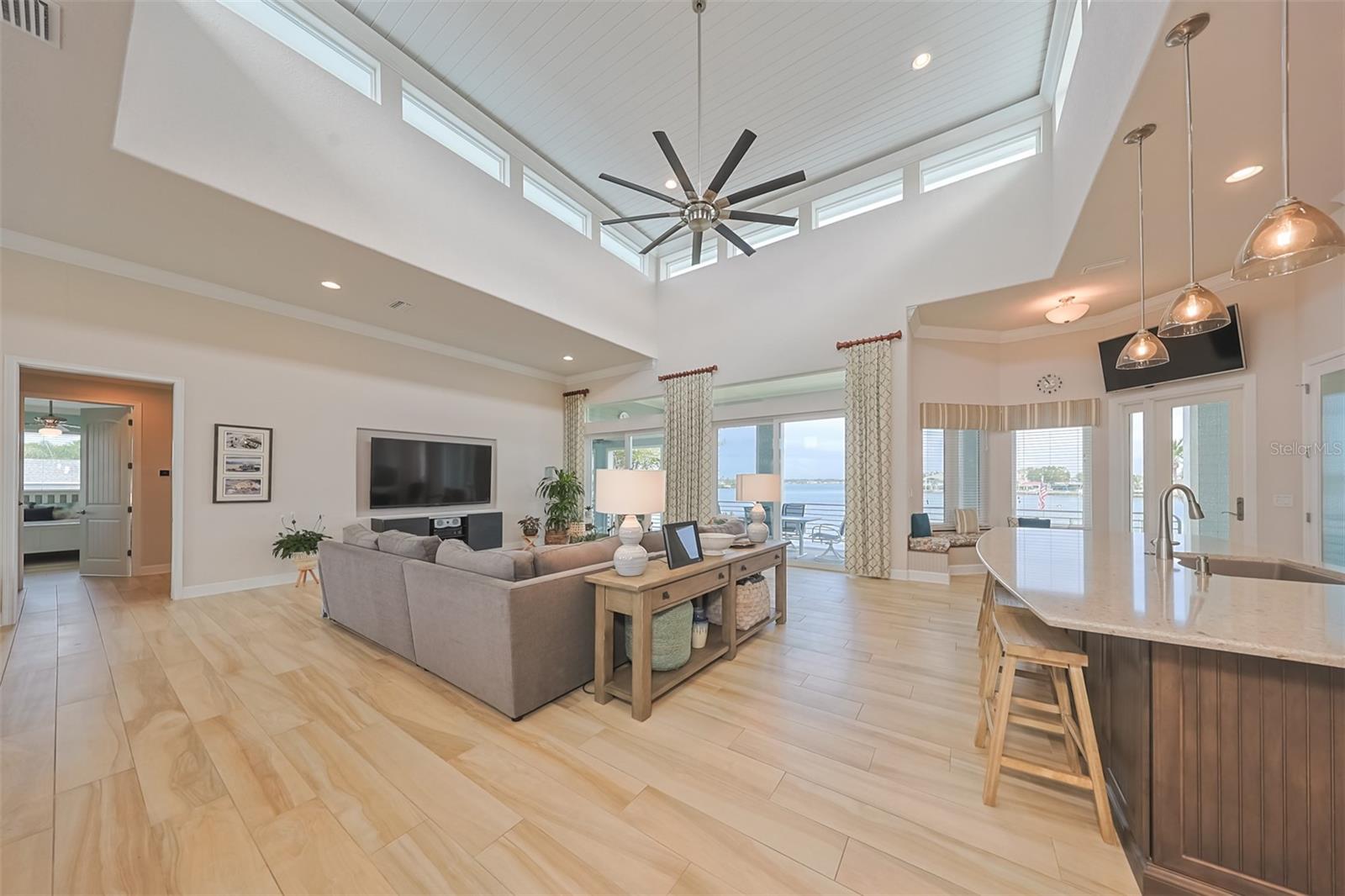 LONE PALM BEACH 1ST ADD - Residential