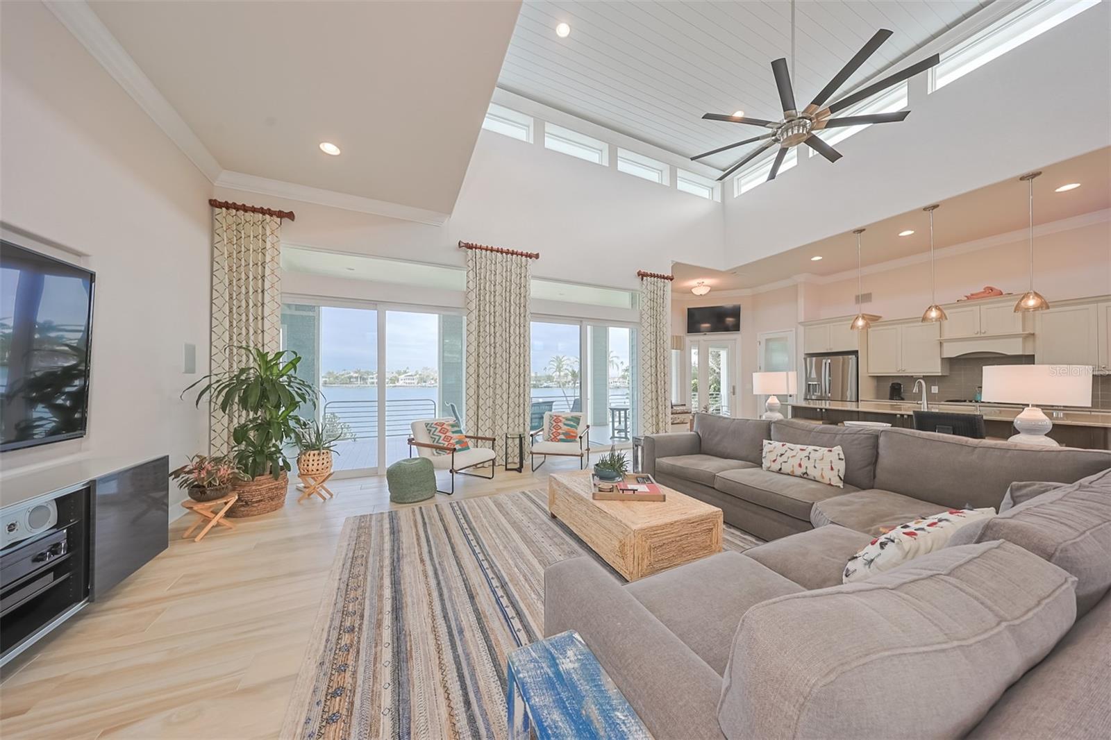 LONE PALM BEACH 1ST ADD - Residential