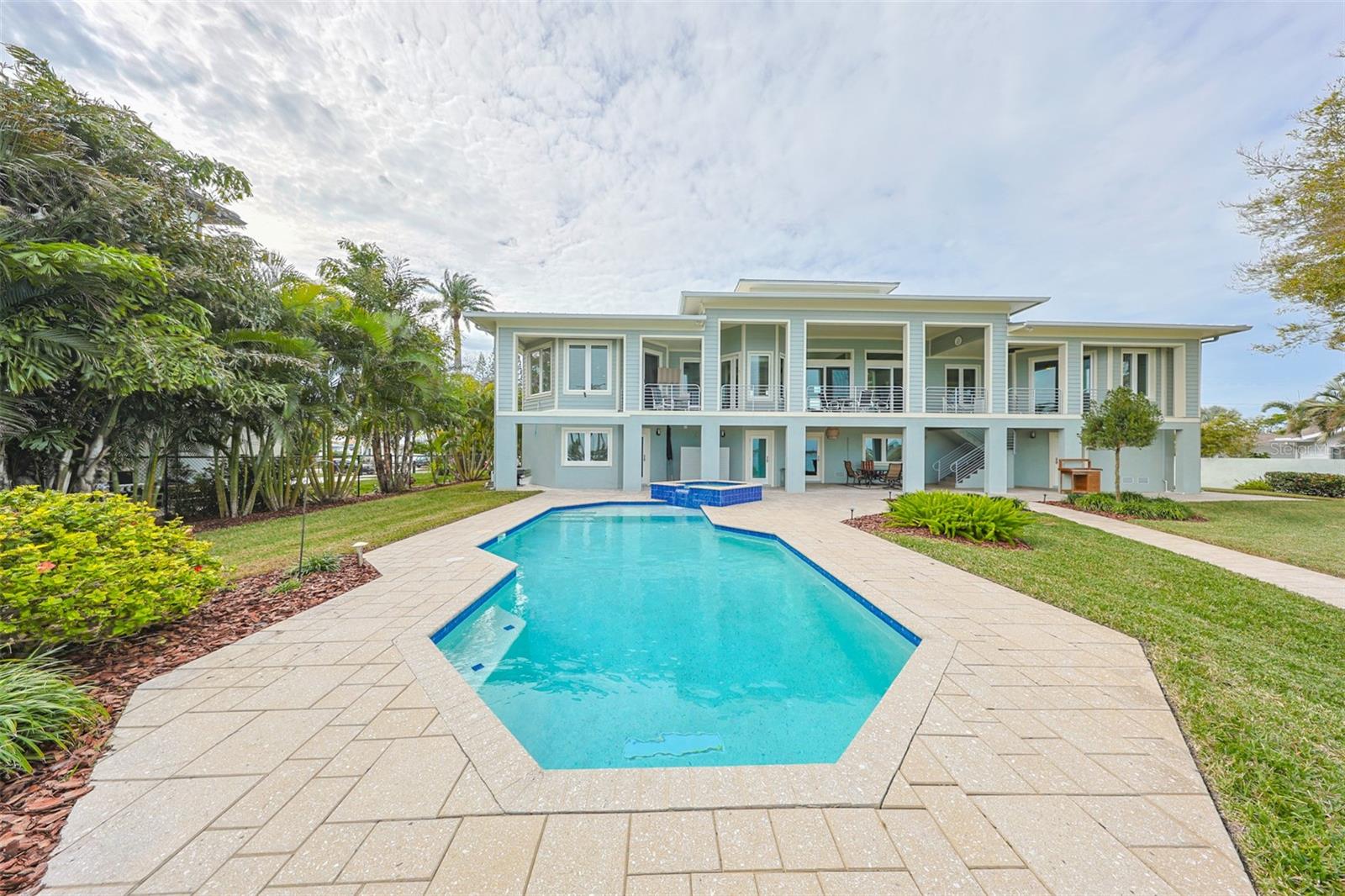 LONE PALM BEACH 1ST ADD - Residential