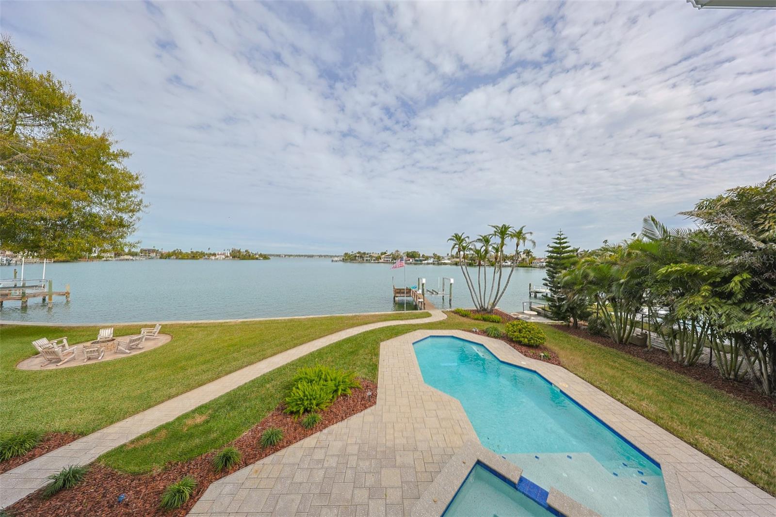 LONE PALM BEACH 1ST ADD - Residential