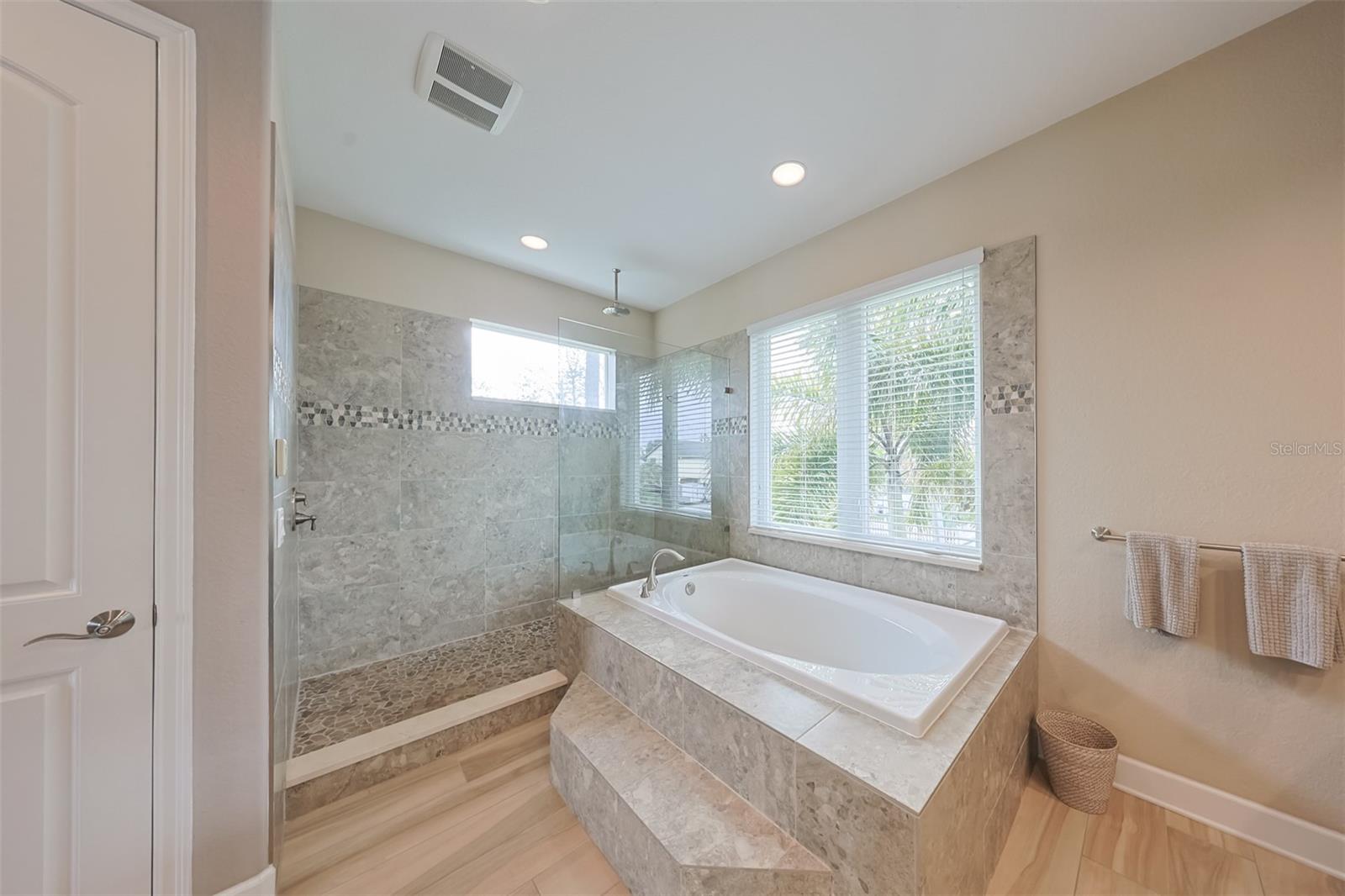 LONE PALM BEACH 1ST ADD - Residential