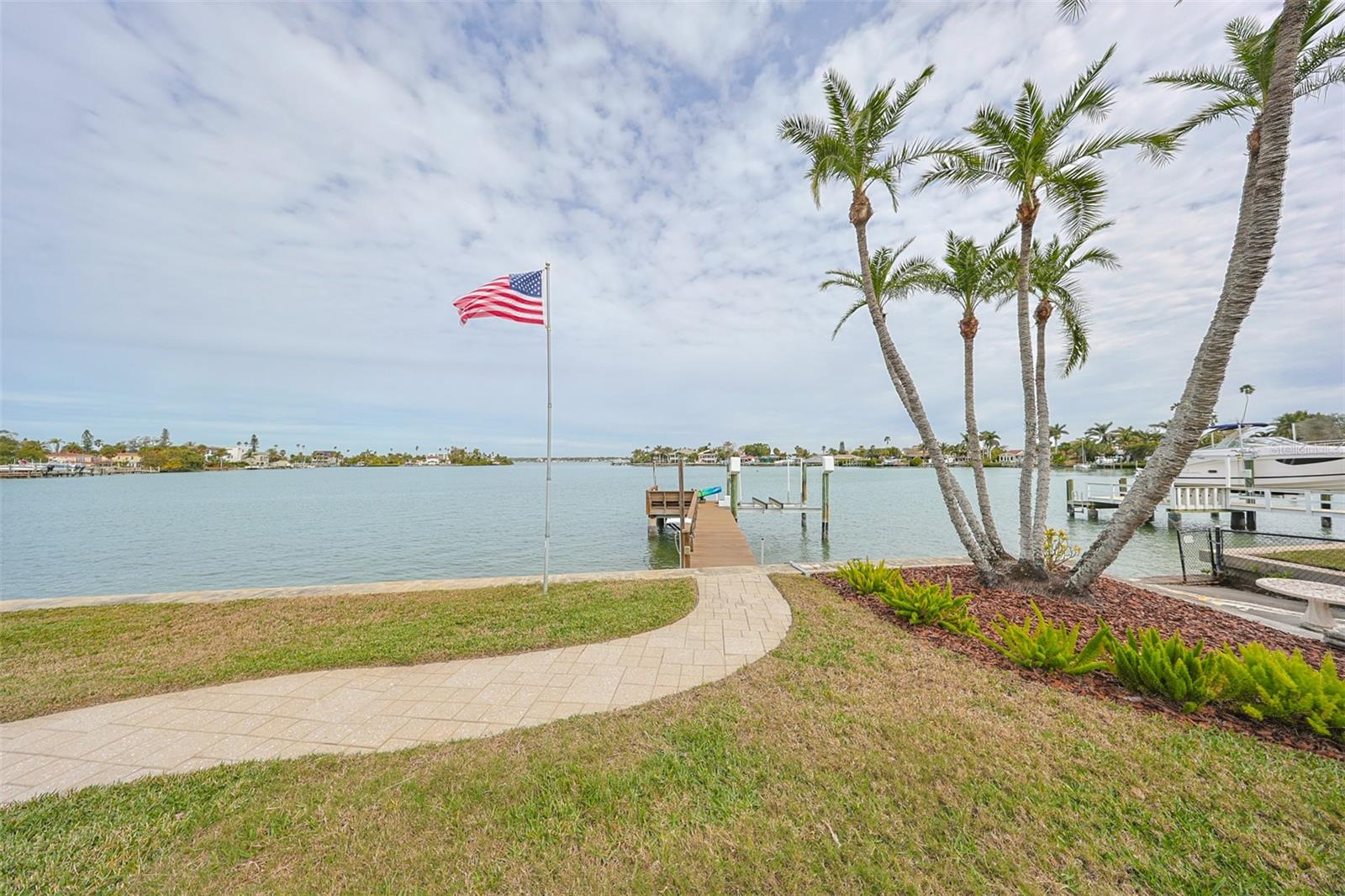 LONE PALM BEACH 1ST ADD - Residential