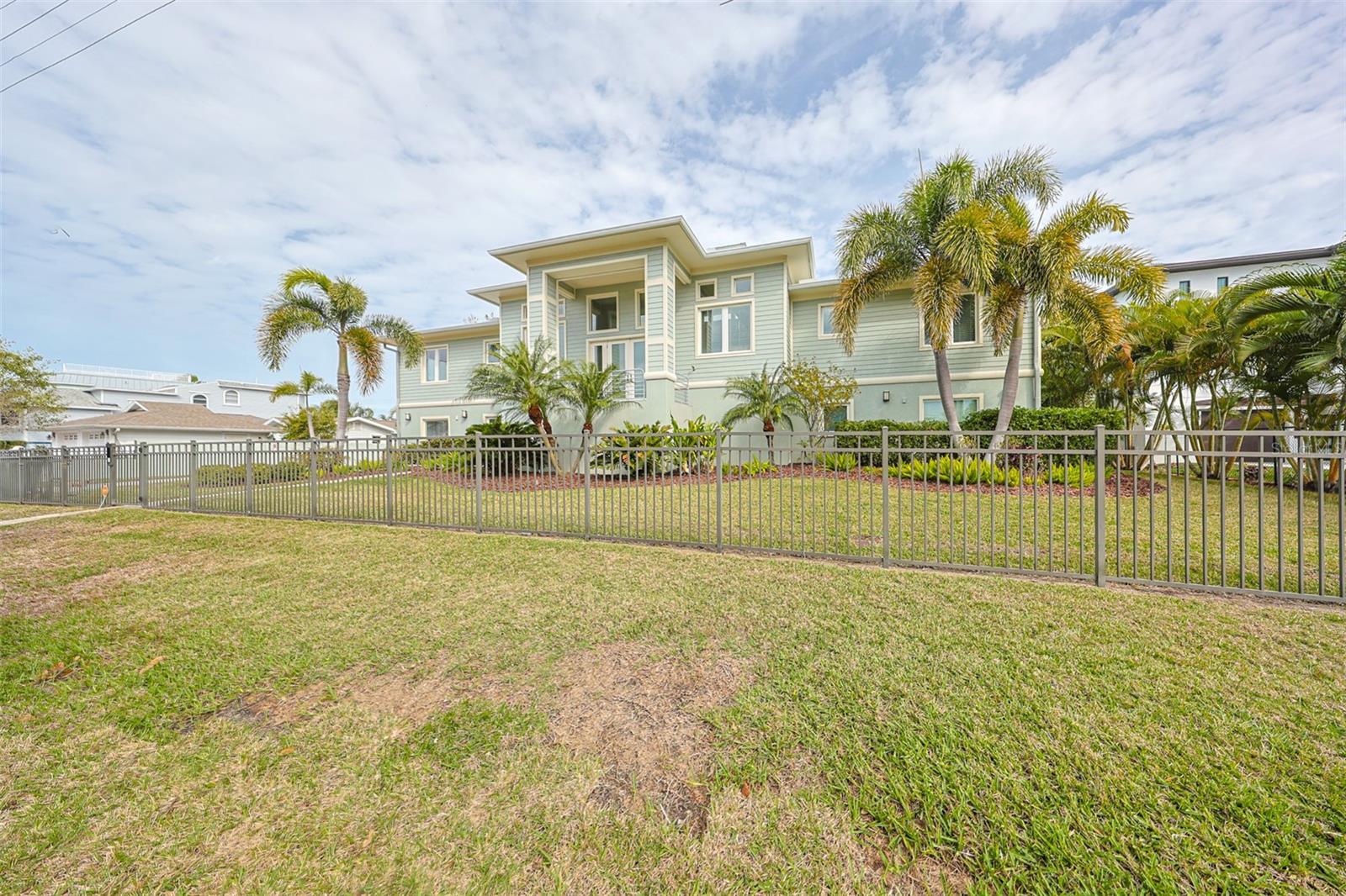 LONE PALM BEACH 1ST ADD - Residential