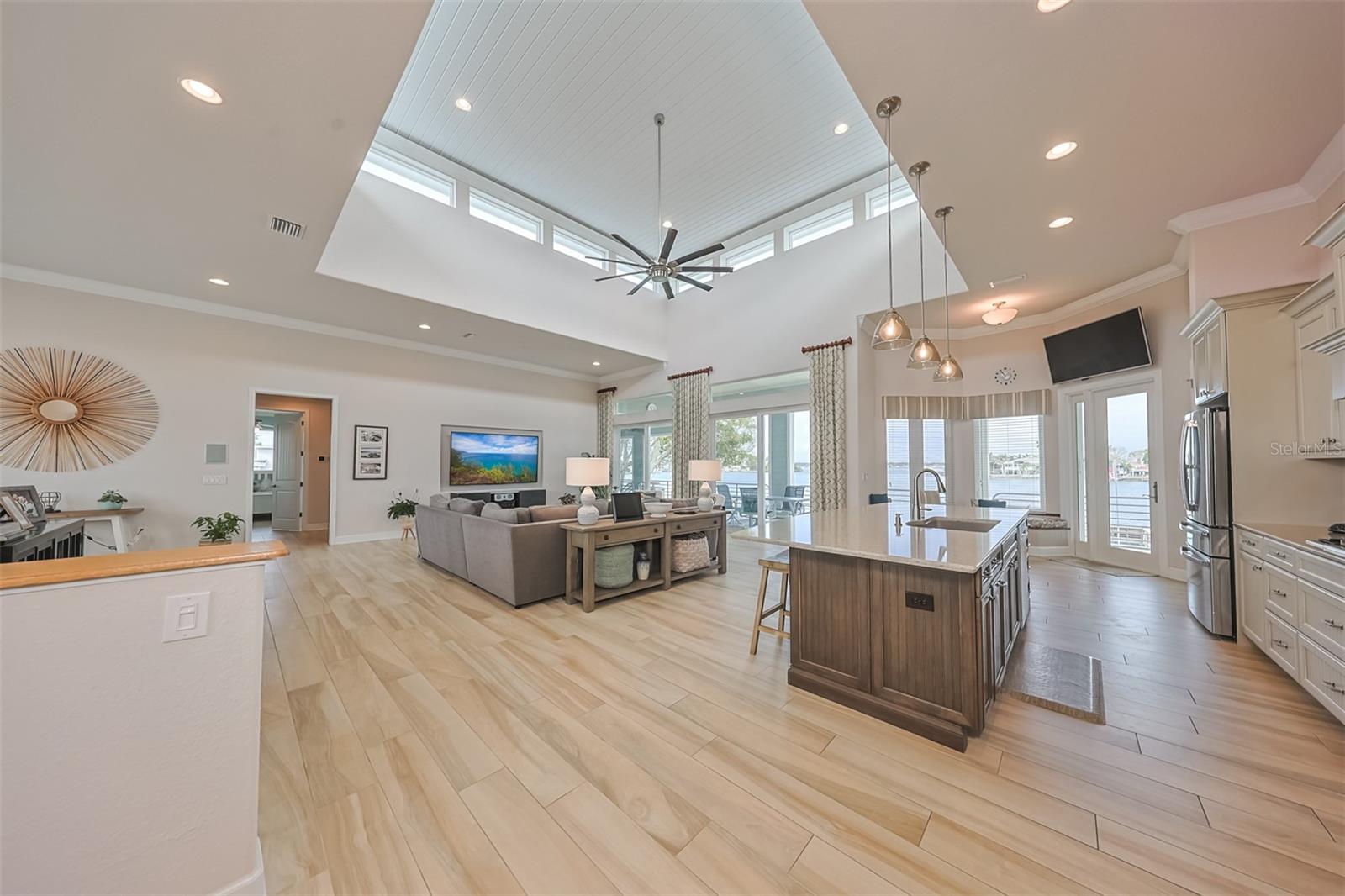 LONE PALM BEACH 1ST ADD - Residential