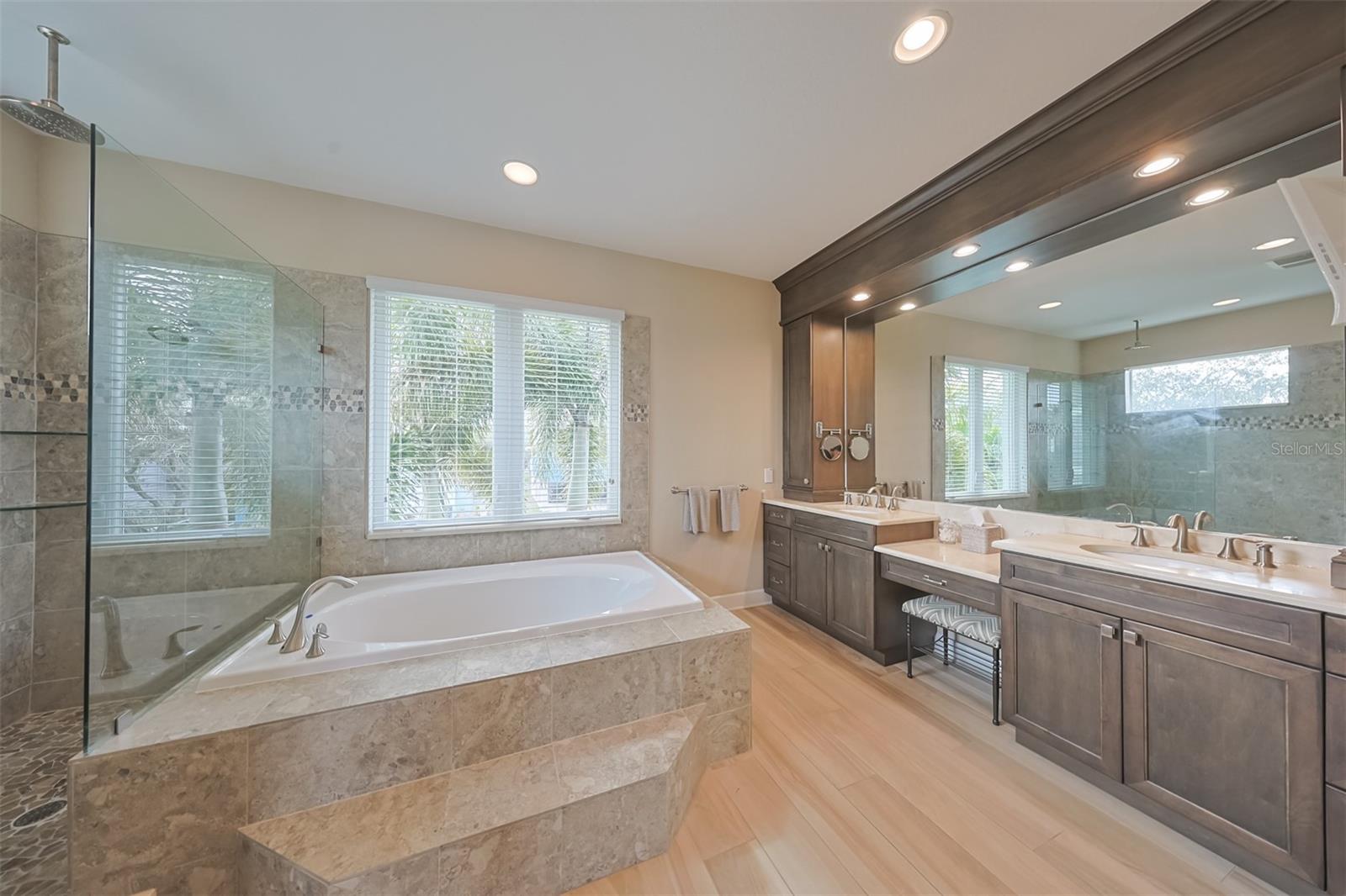 LONE PALM BEACH 1ST ADD - Residential