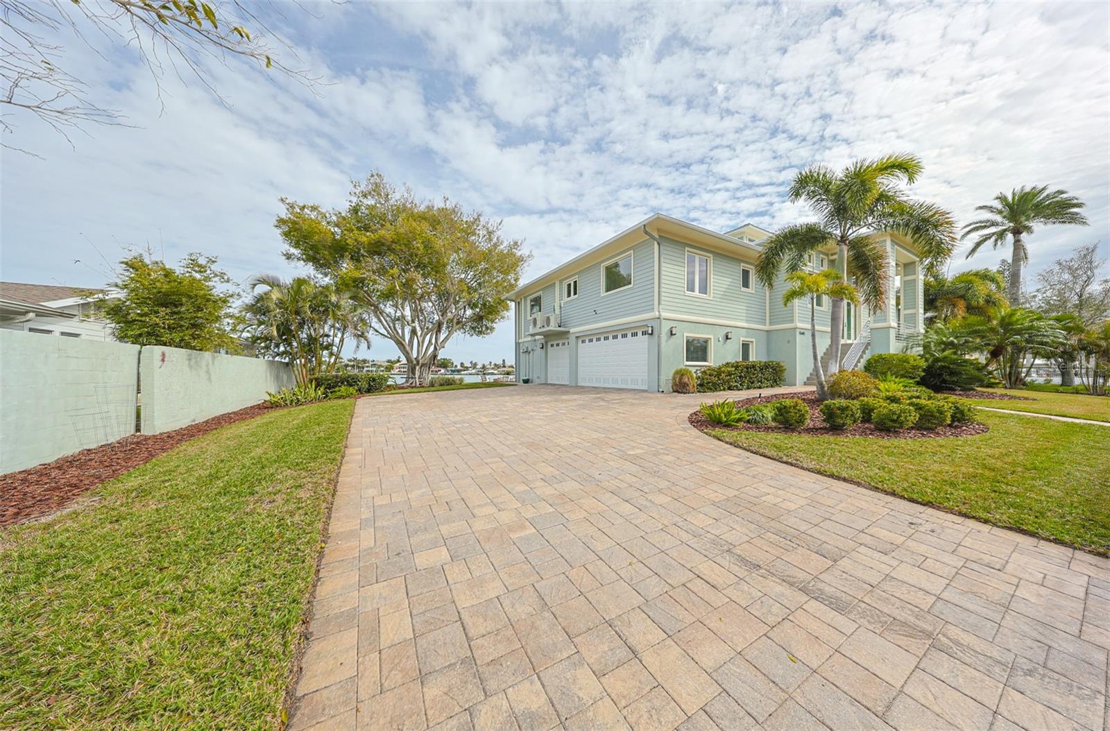 LONE PALM BEACH 1ST ADD - Residential