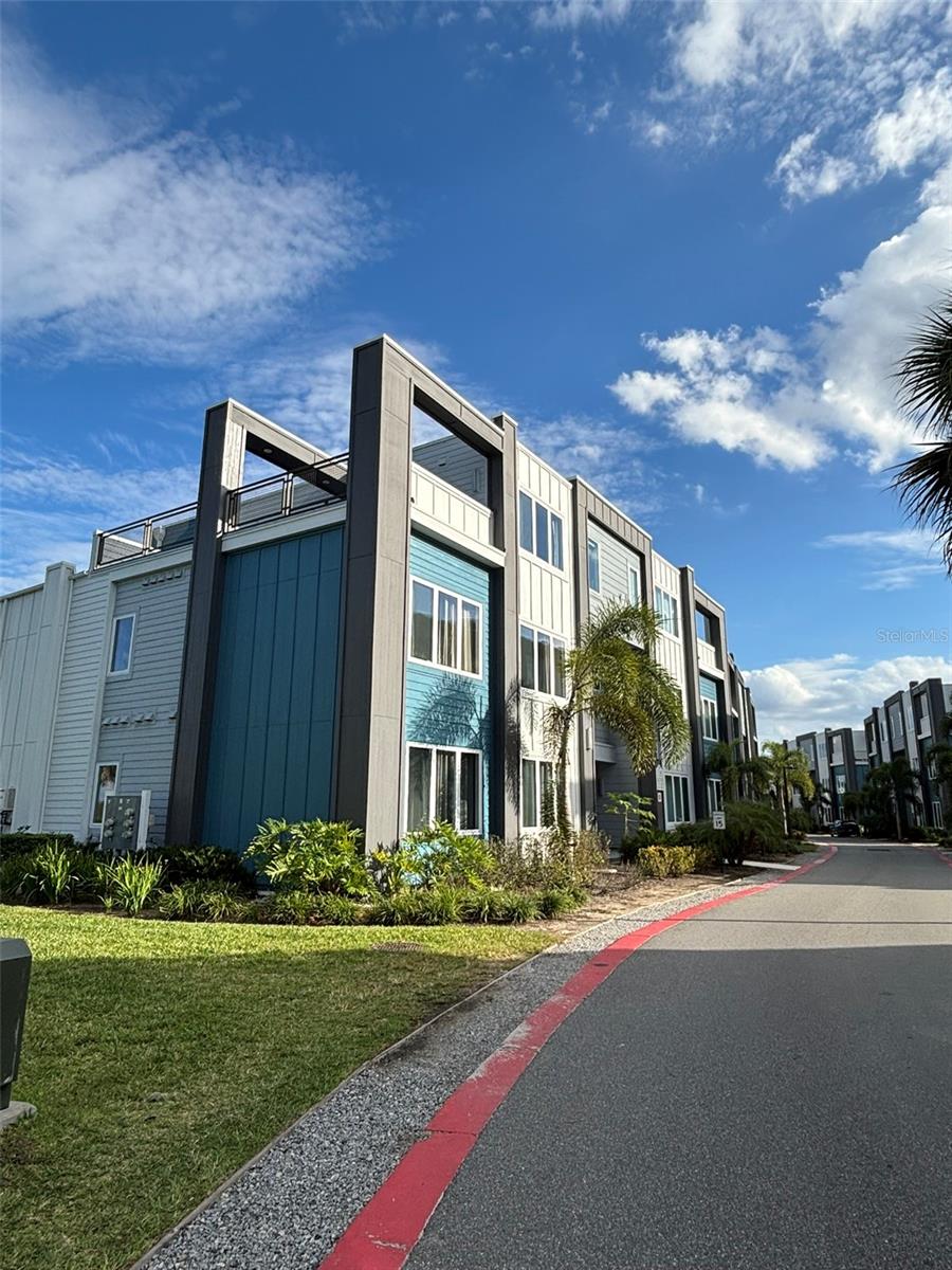 SPECTRUM AT REUNION CONDO PH 7A OR 6391/1578 UNIT - Residential Lease