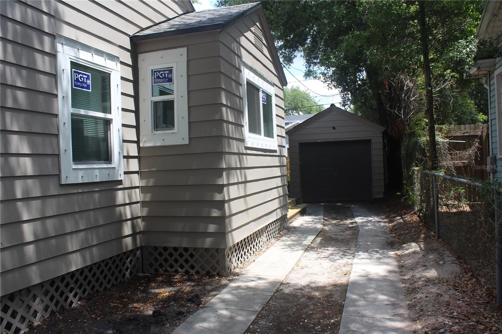 Photo 3 of 16 of 1310 E 18TH AVENUE house