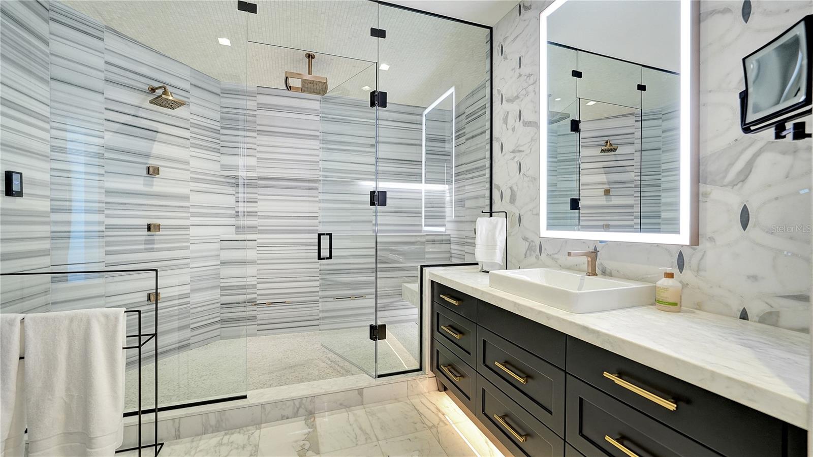 1350 MAIN RESIDENTIAL - Residential