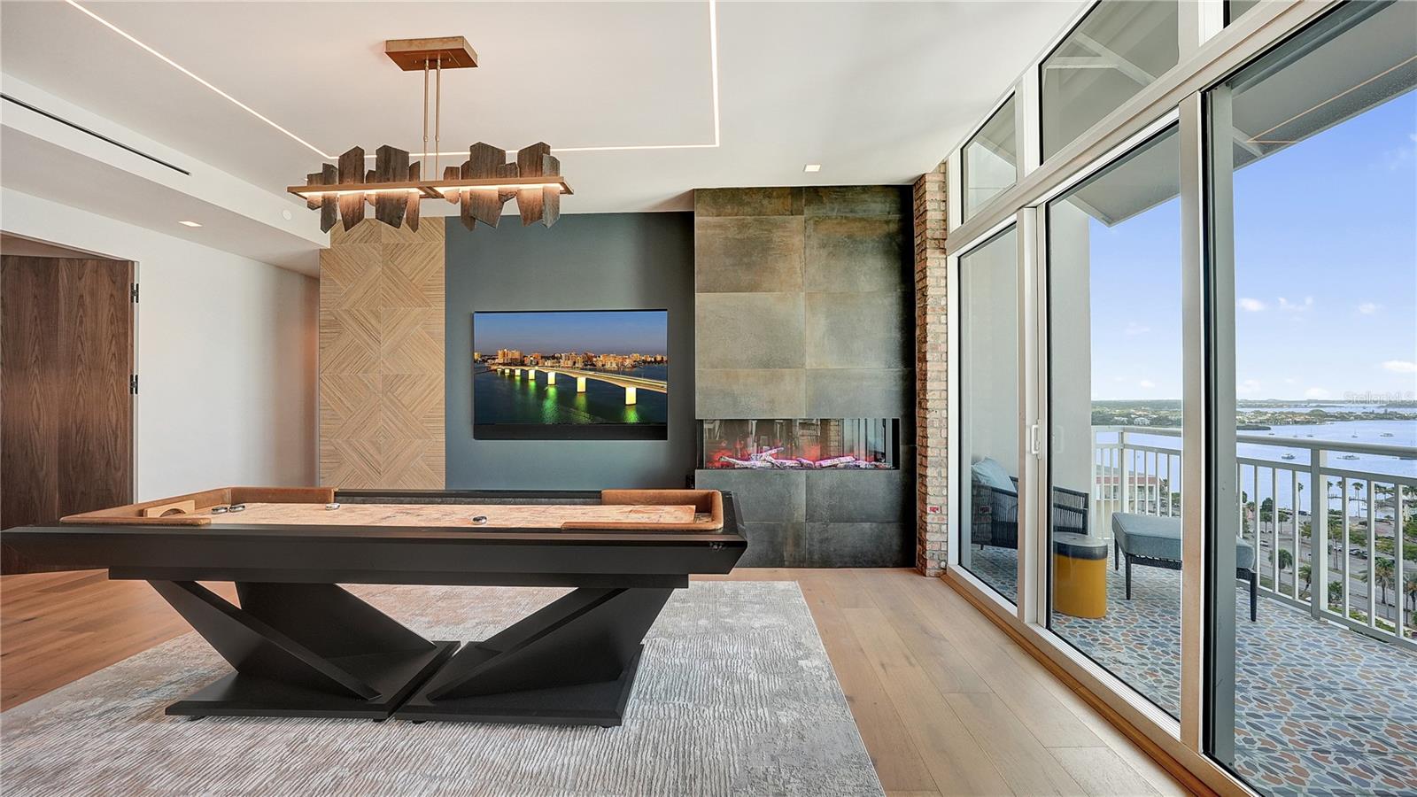 1350 MAIN RESIDENTIAL - Residential